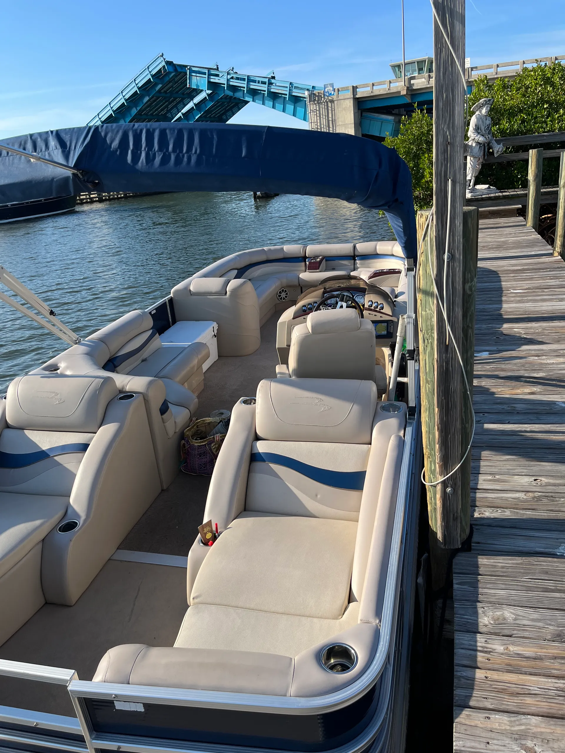 2019 Bennington Pontoon amazing boat 27ft