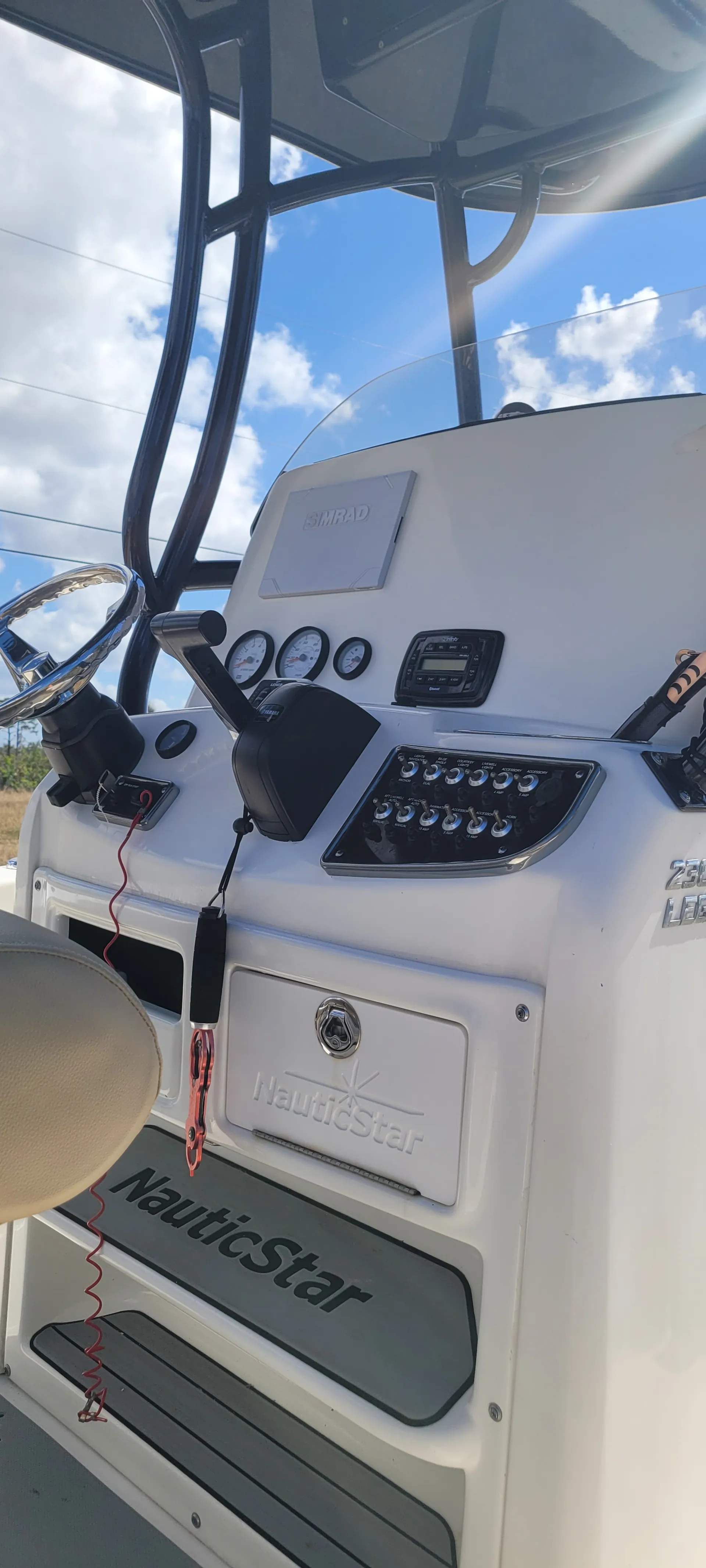 NAUTICSTAR BOATS 2302 LEGACY W/F200XB in Cape Coral, FL — photo 3