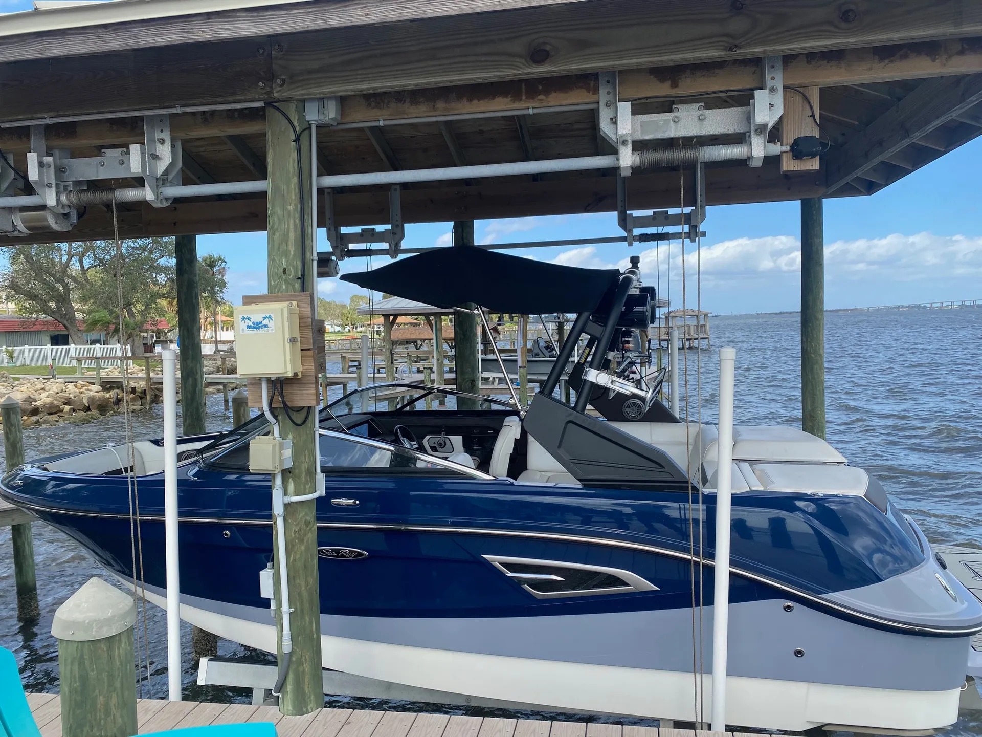 SEA RAY BOATS 230 SLX W/TRLR in Melbourne, FL — photo 2