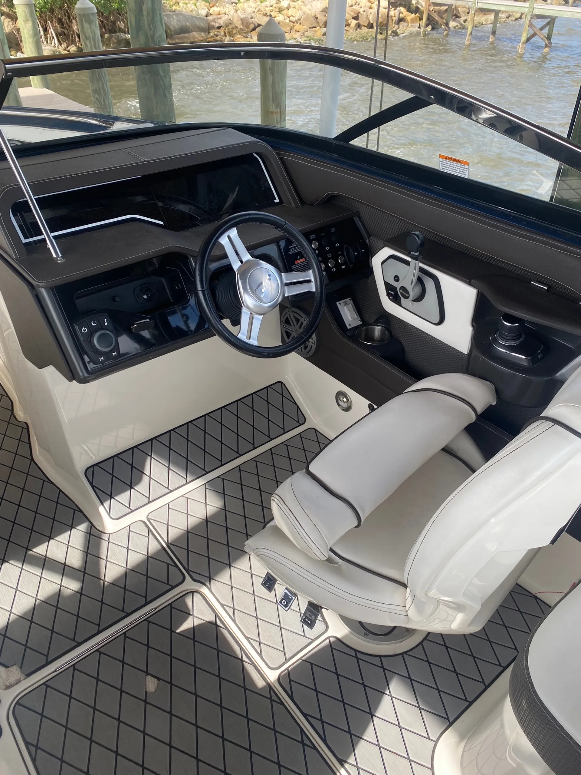 SEA RAY BOATS 230 SLX W/TRLR in Melbourne, FL — photo 5