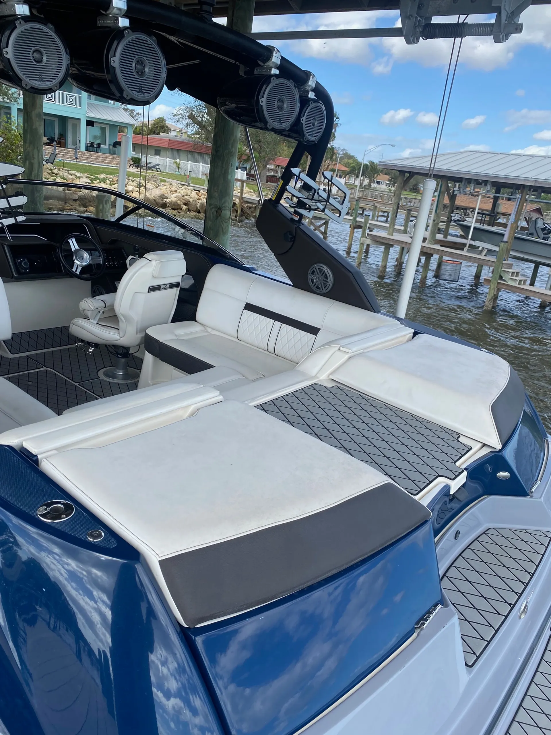 SEA RAY BOATS 230 SLX W/TRLR in Melbourne, FL — photo 10