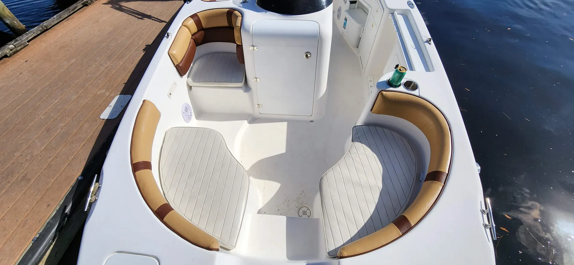 22ft Cobia, Great family/fishing/tubing boat 10ppl Capacity