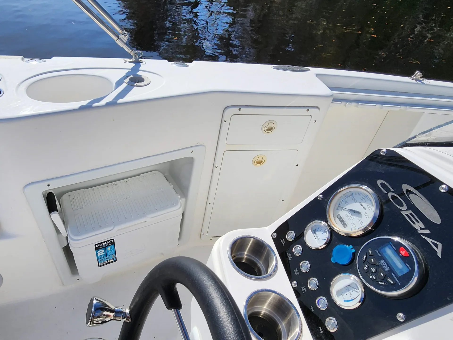 22ft Cobia, Great family/fishing/tubing boat 10ppl Capacity