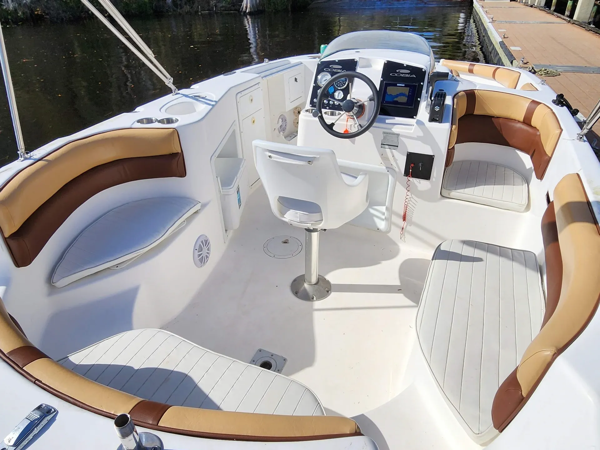 22ft Cobia, Great family/fishing/tubing boat 10ppl Capacity