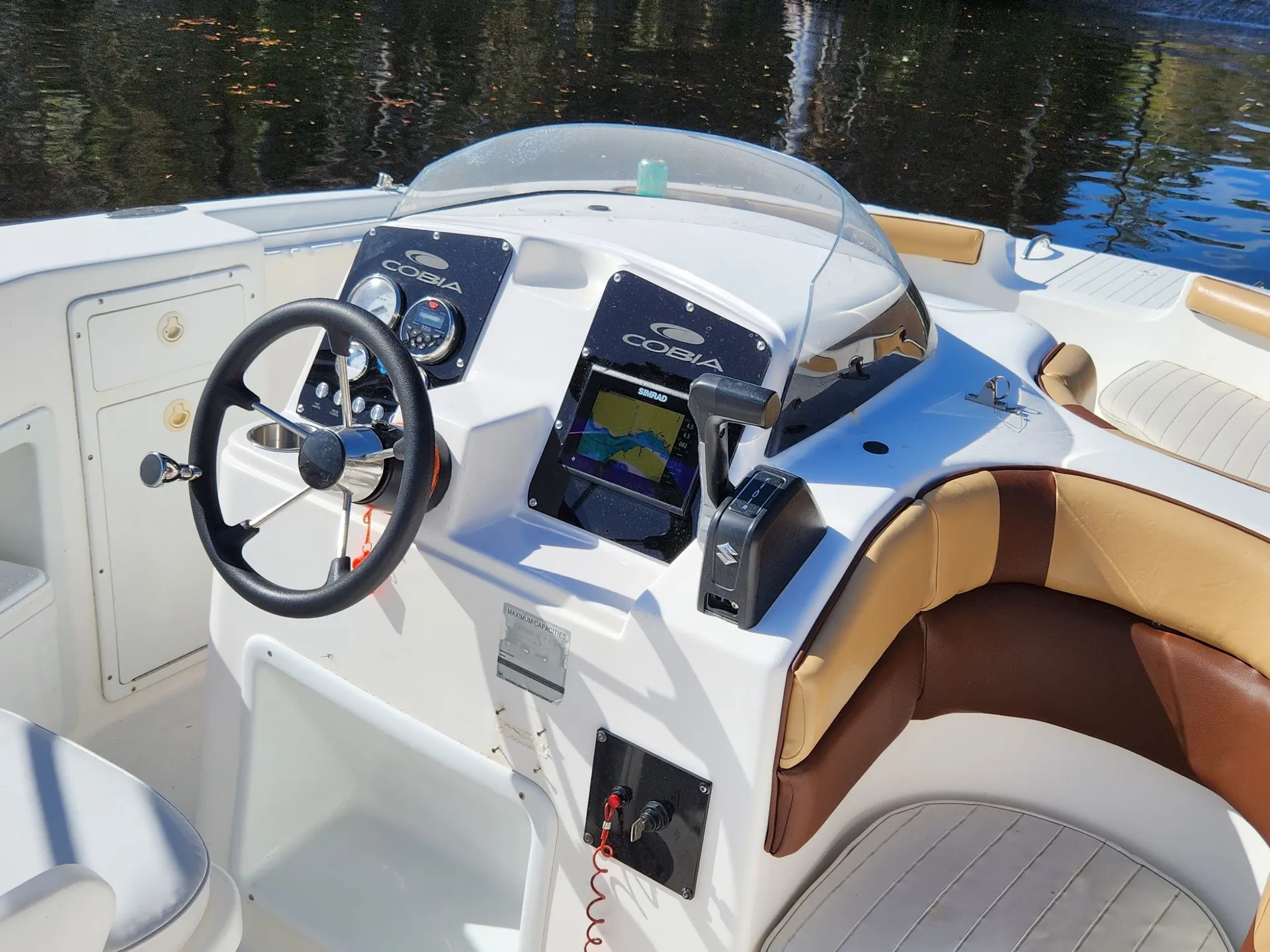 22ft Cobia, Great family/fishing/tubing boat 10ppl Capacity