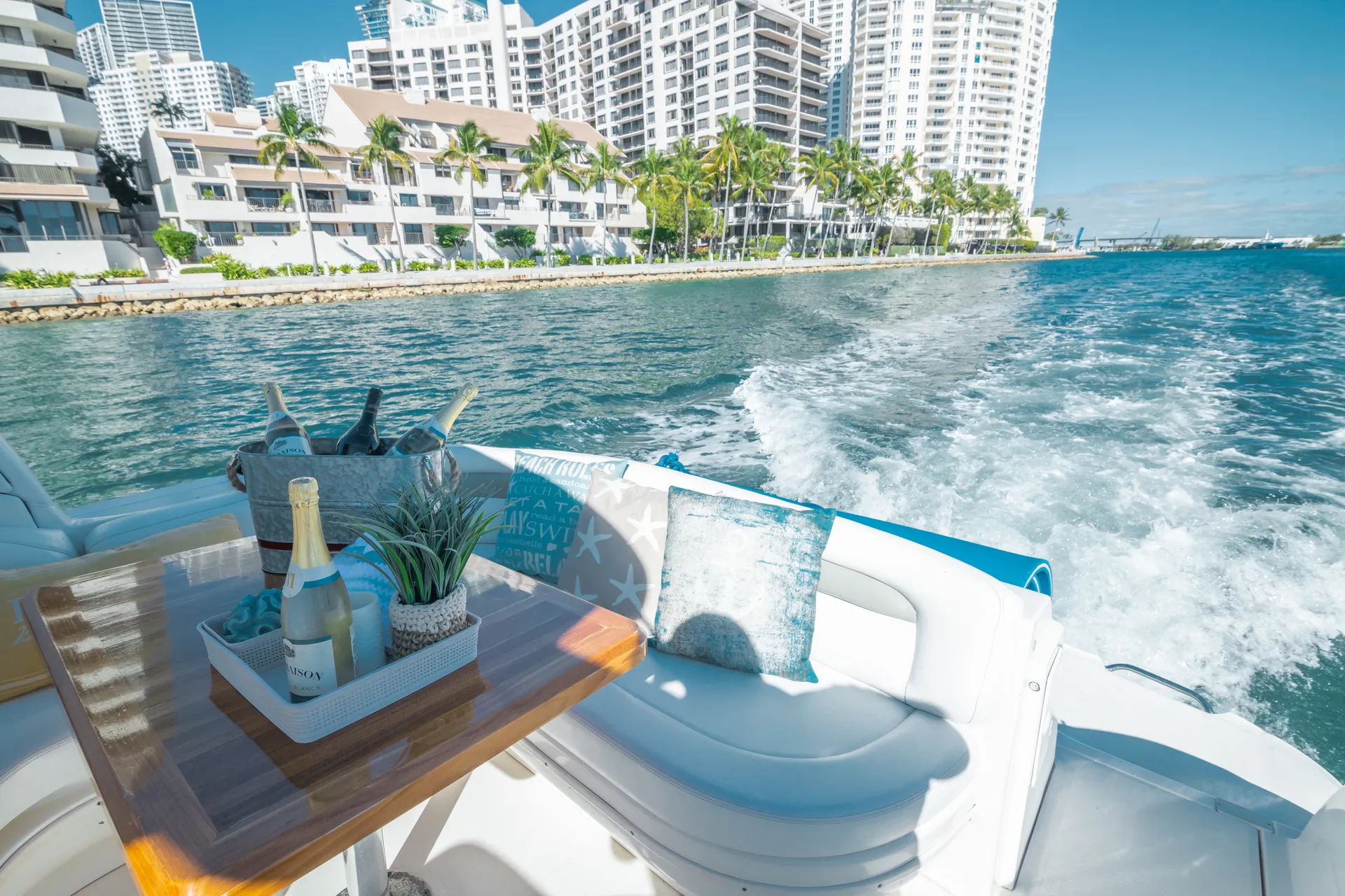 Sea Ray Boats 38 Sundancer in Miami, FL — photo 10