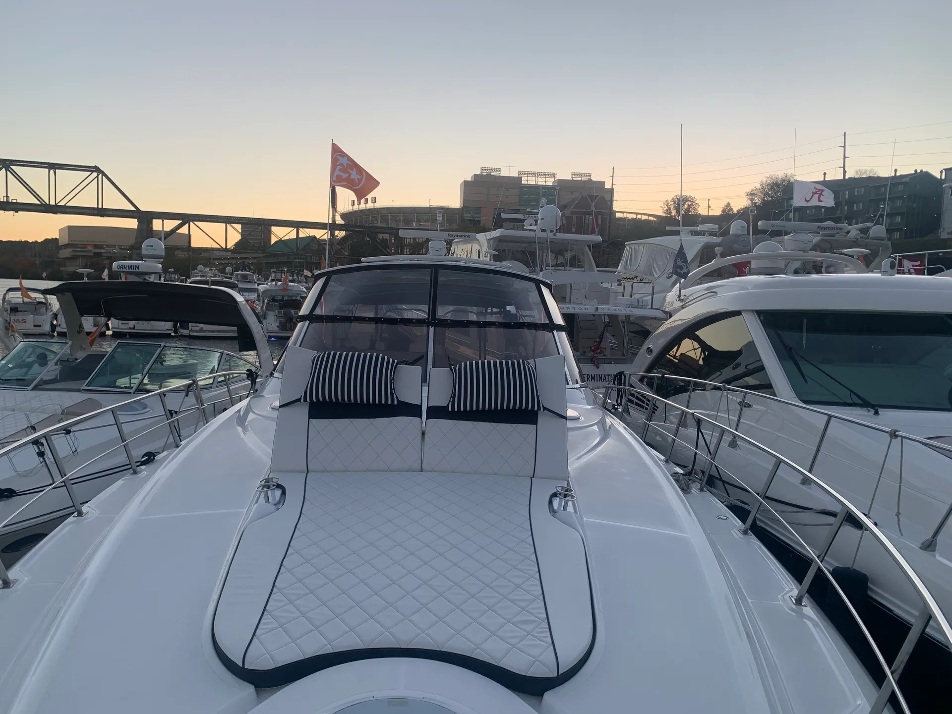 Cruisers Yachts 540 Express V-Drive in Knoxville, TN — photo 5