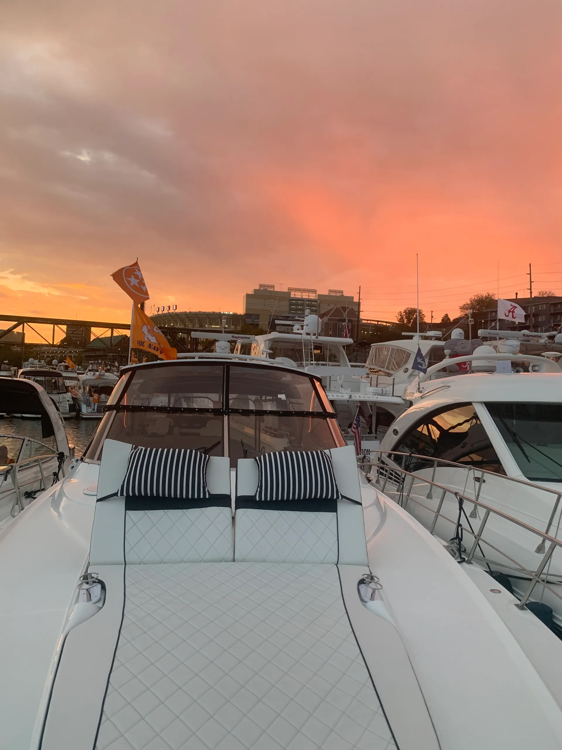 Cruisers Yachts 540 Express V-Drive in Knoxville, TN — photo 3