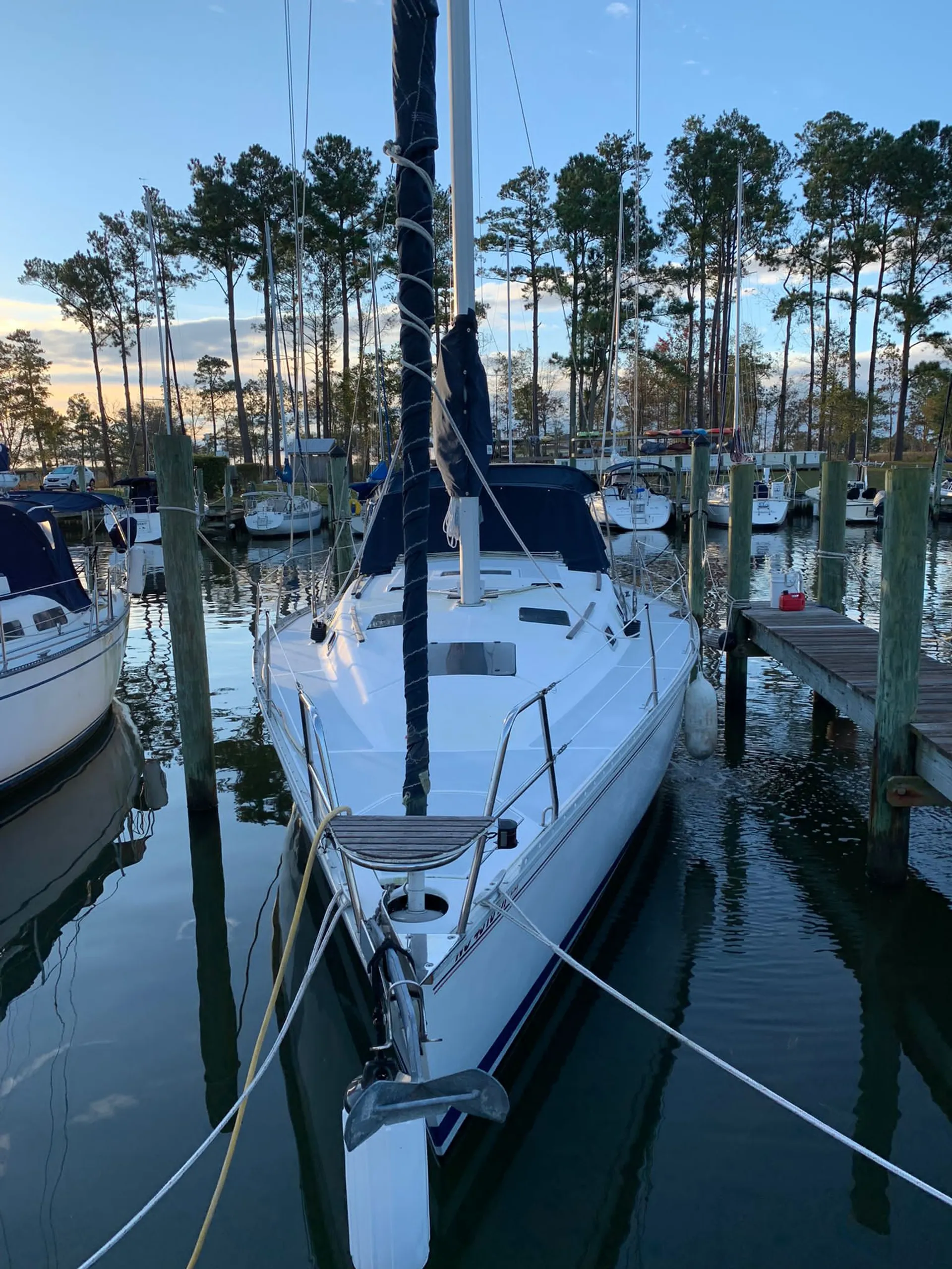 38' Hunter Parrott Ship in Oriental, NC!