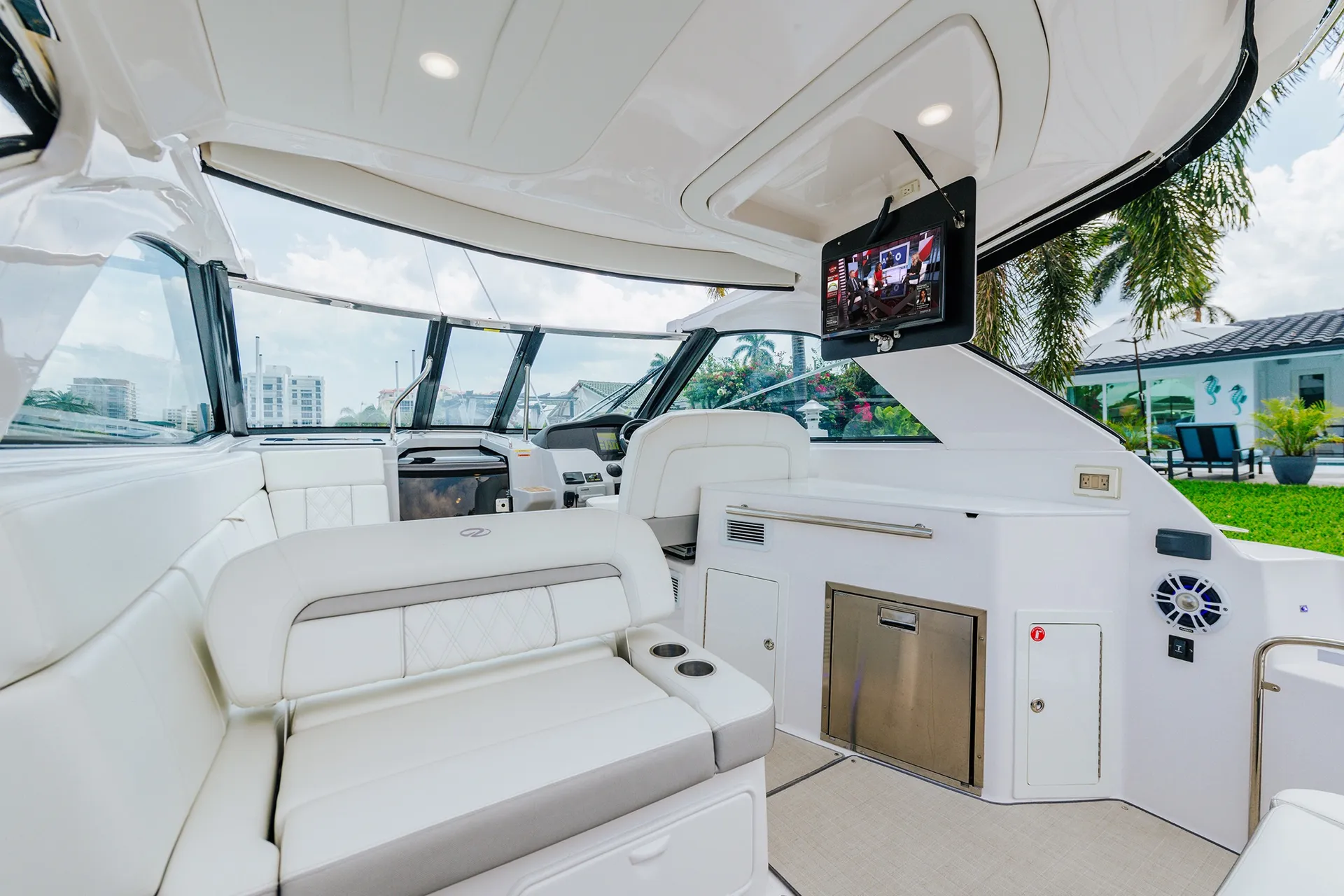 REGAL BOATS 35 SPORT COUPE W/JOYSTICK in Pompano Beach, FL — photo 10
