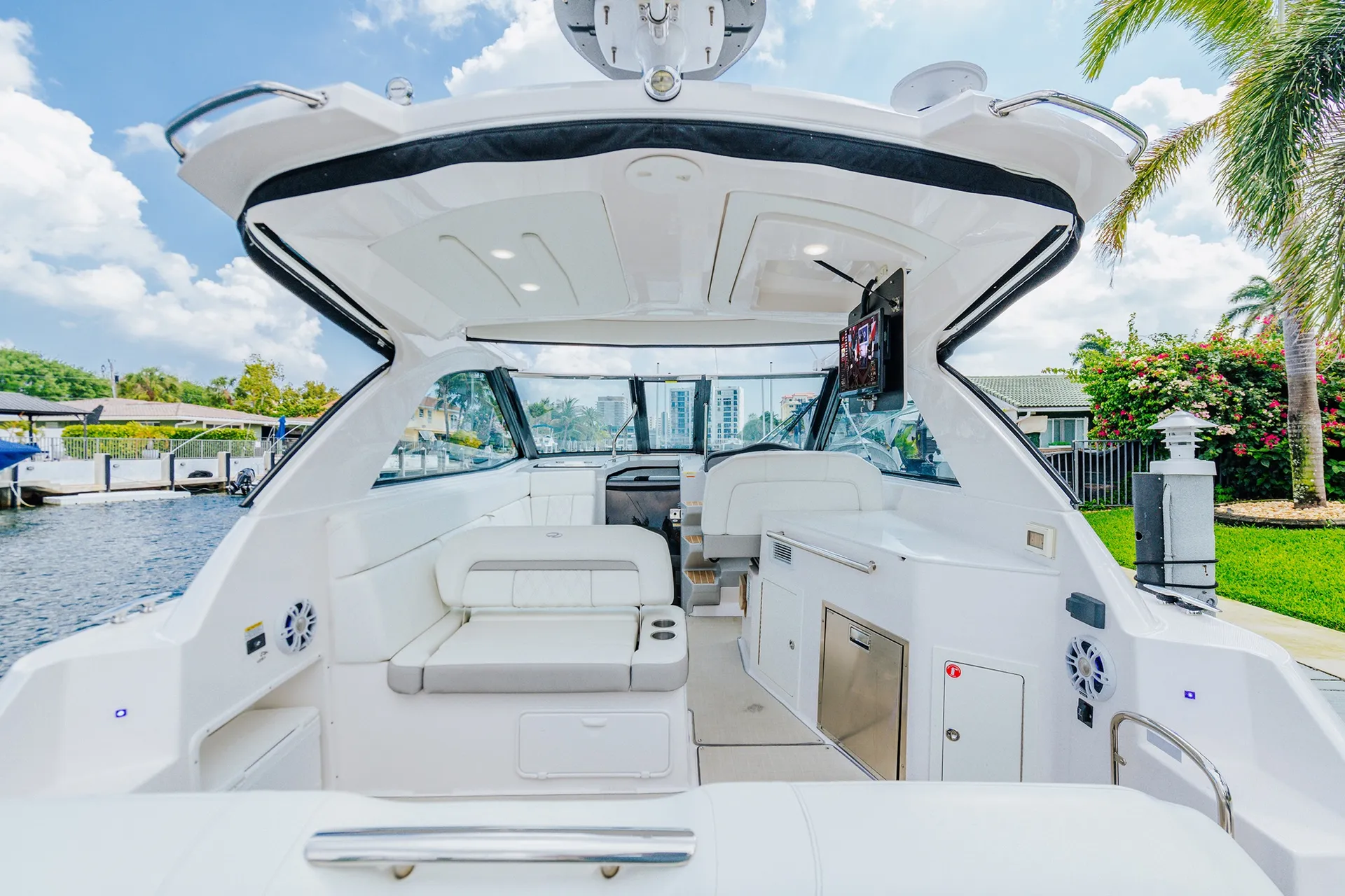REGAL BOATS 35 SPORT COUPE W/JOYSTICK in Pompano Beach, FL — photo 7