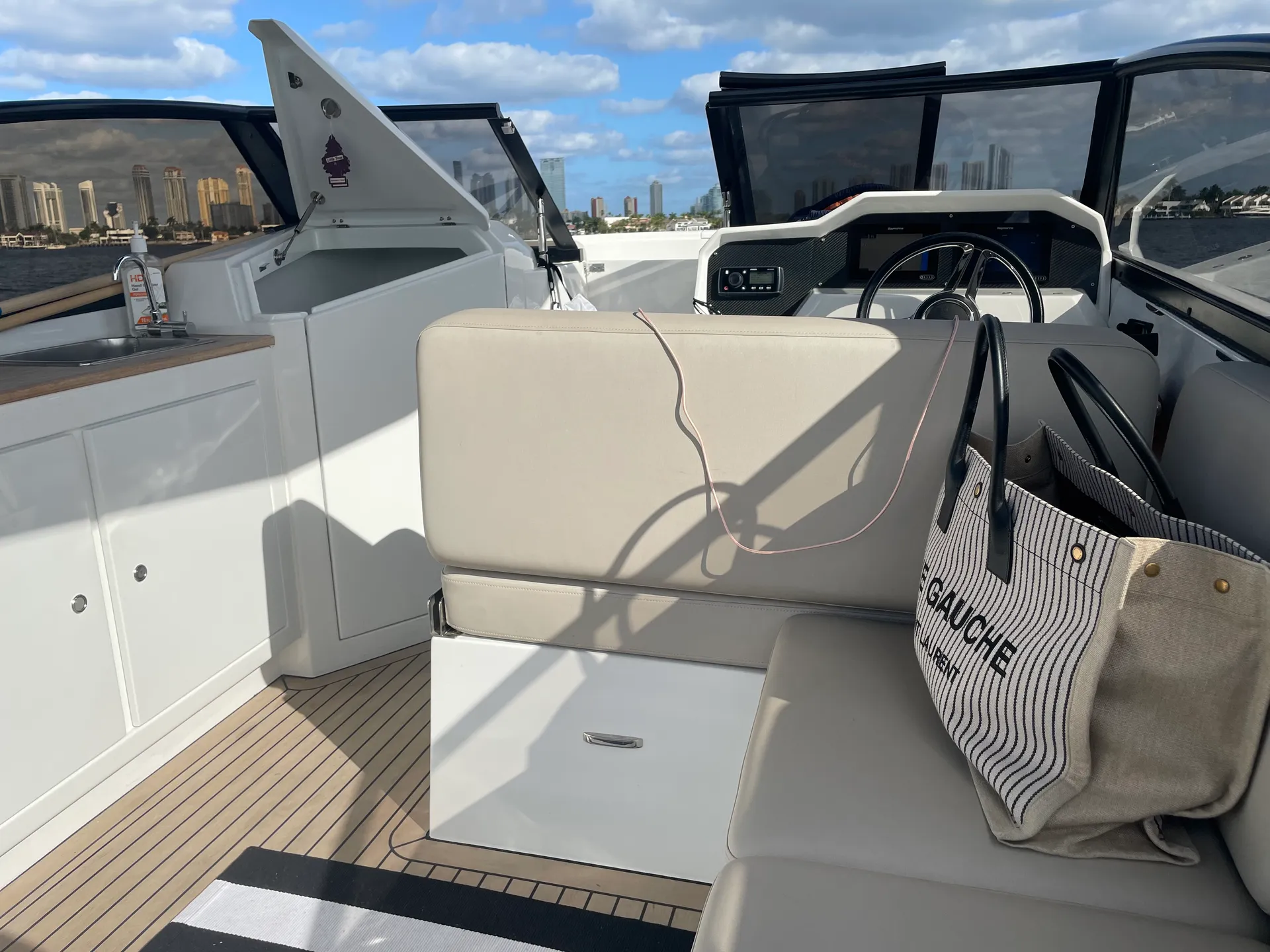 SEA RAY BOATS SDX 270 in North Miami Beach, FL — photo 4