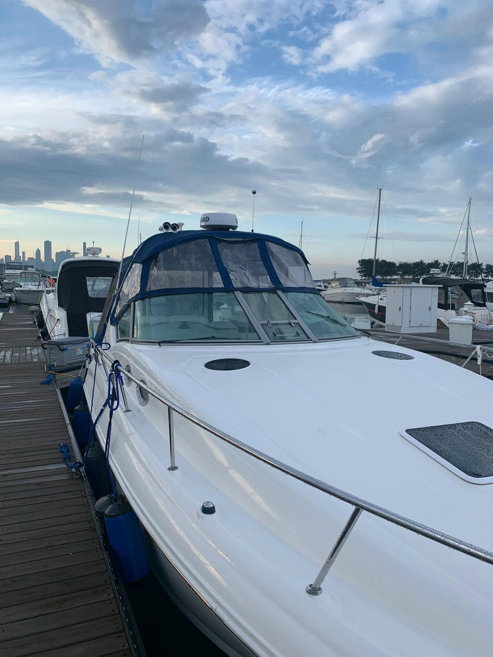 Sea Ray Boats 320 Sundancer in Chicago, IL — photo 6