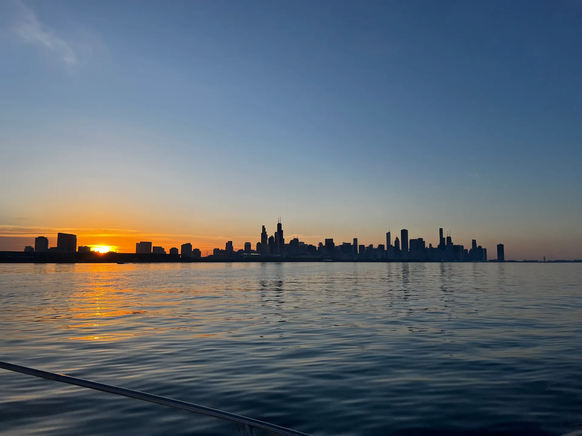 Sea Ray Boats 320 Sundancer in Chicago, IL — photo 8