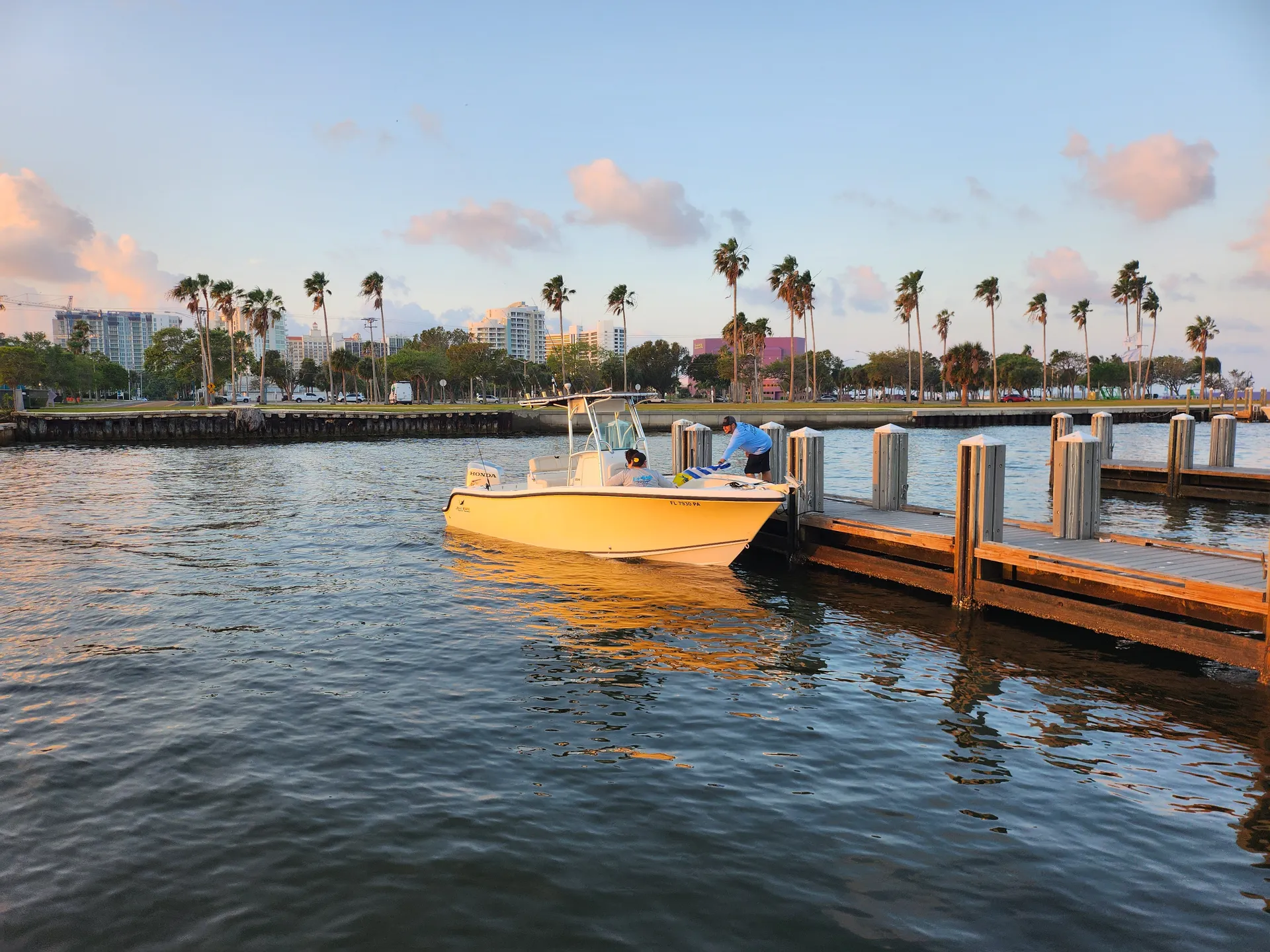 23ft. Mako Center Console - Fish on!
