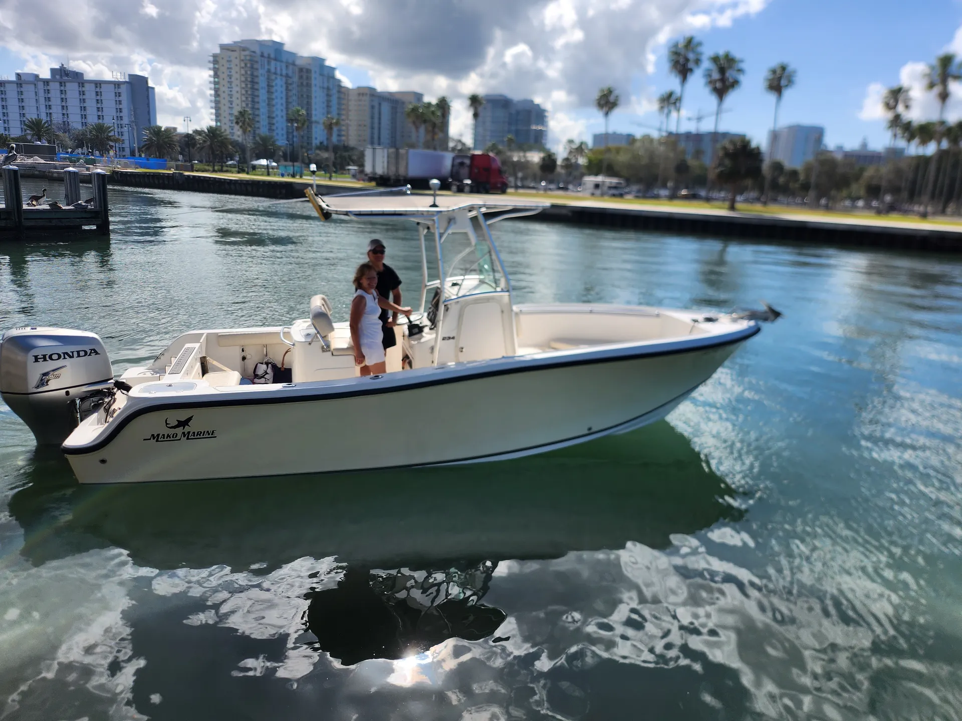 23ft. Mako Center Console - Fish on!