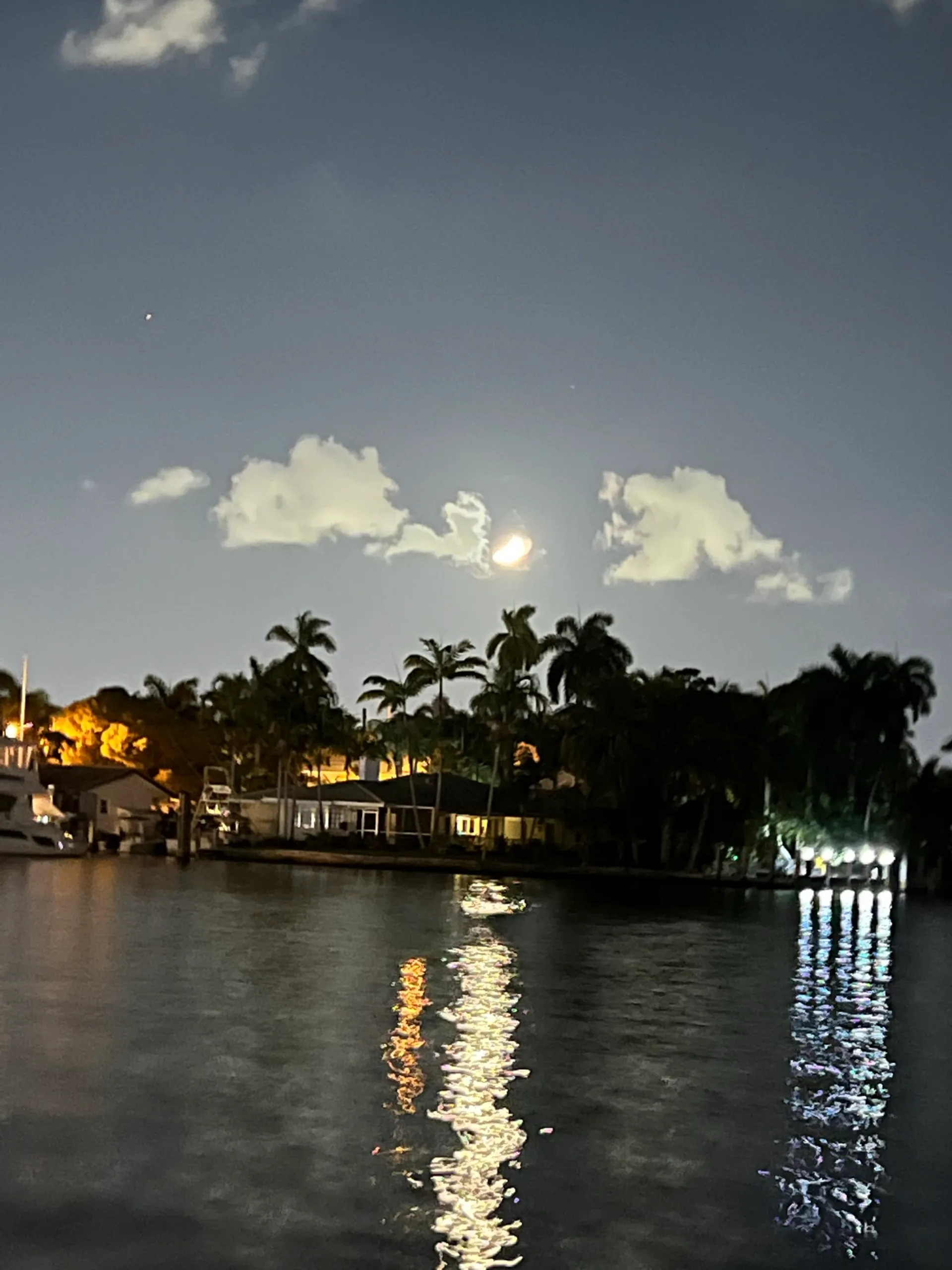 Comfortable and spacious 28’ Pontoon 