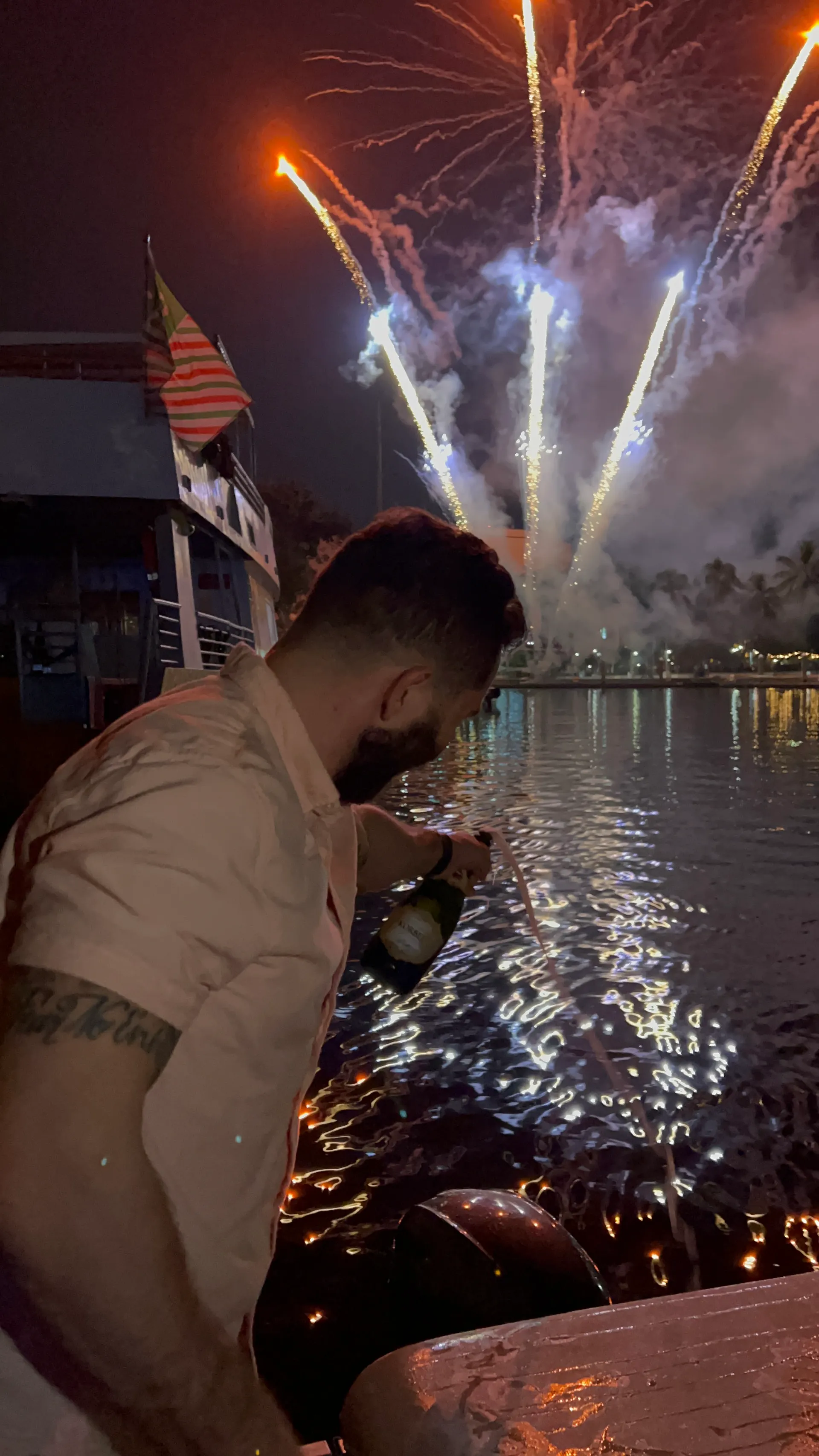 Comfortable and spacious 28’ Pontoon 