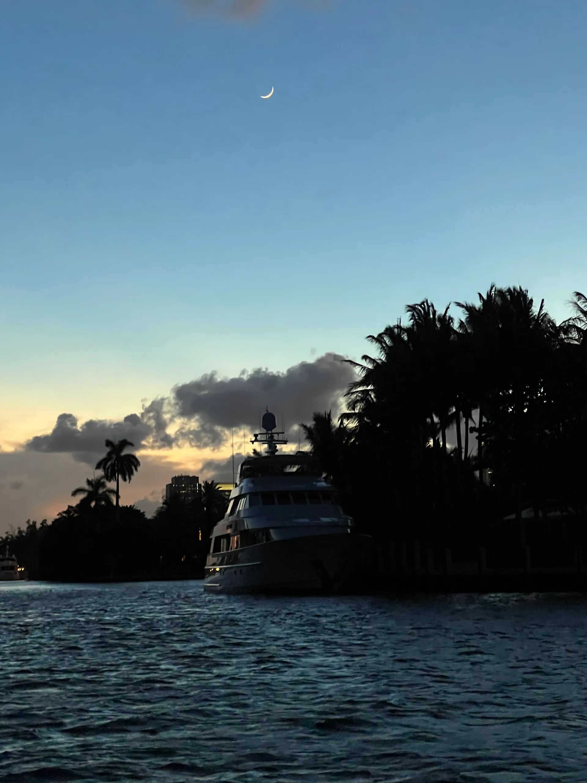 Comfortable and spacious 28’ Pontoon 