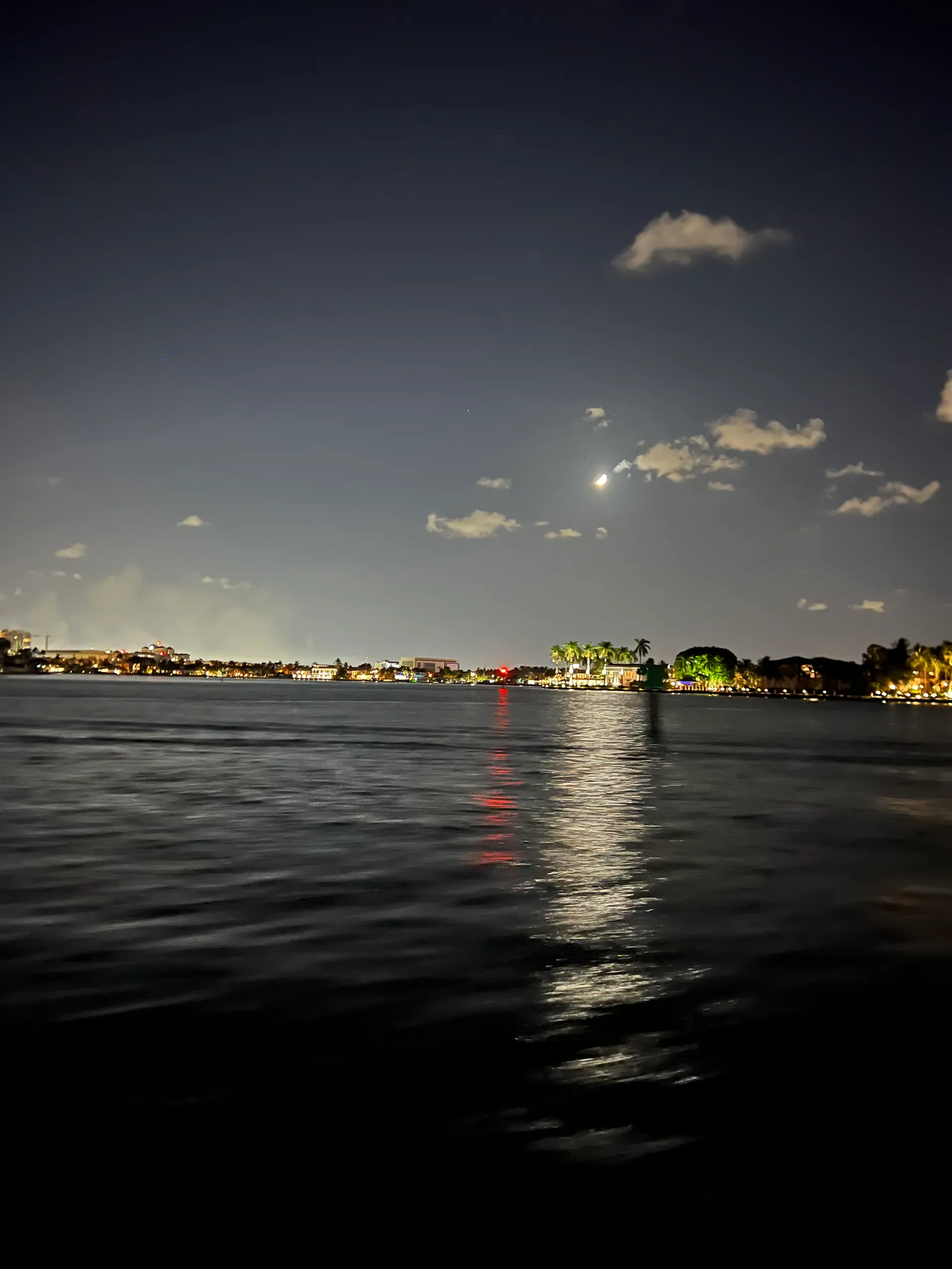 Comfortable and spacious 28’ Pontoon 