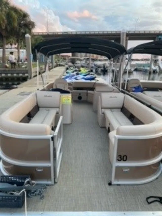Rent a Bentley pontoon in Fort Walton Beach, FL near me