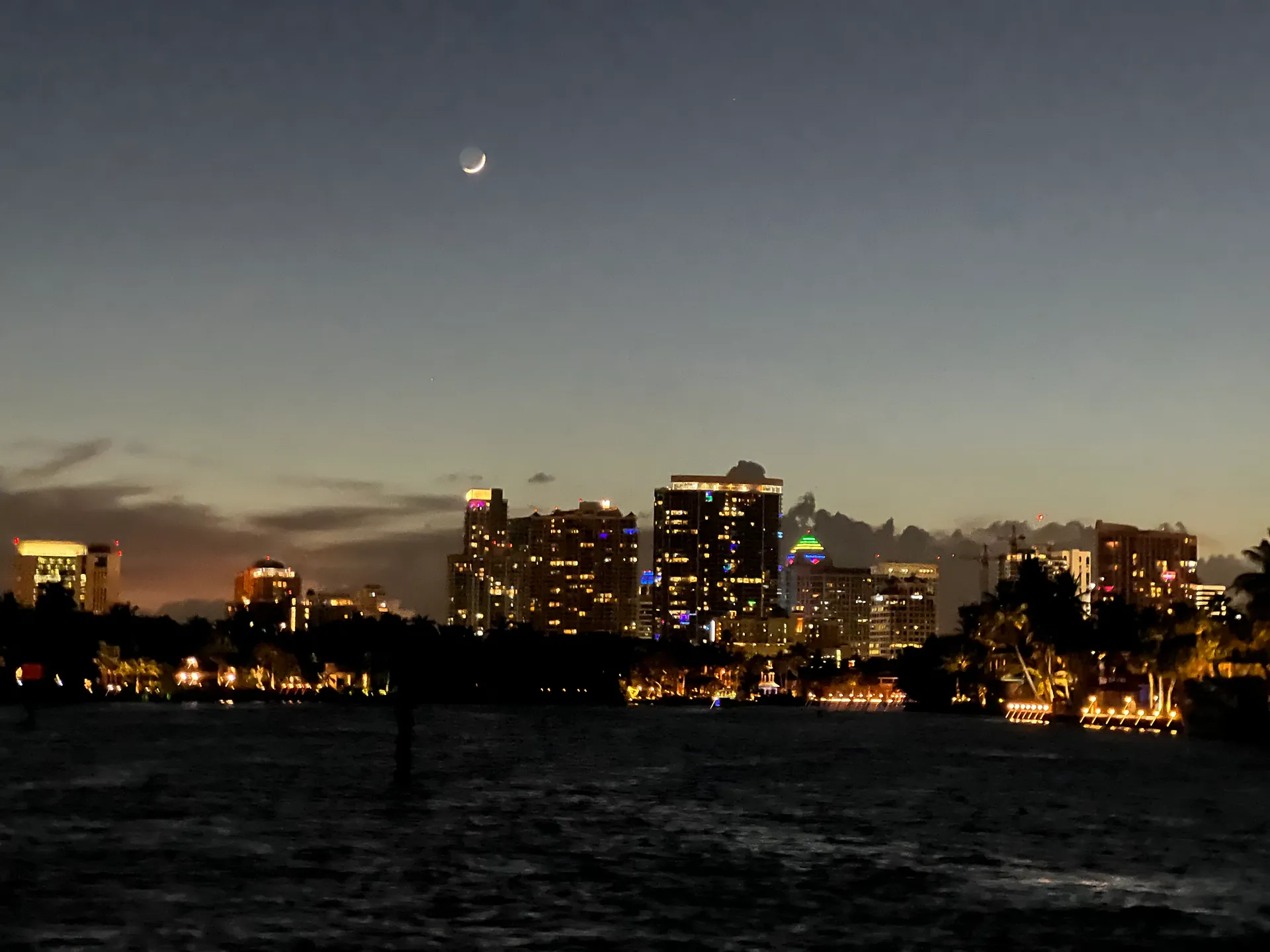 Comfortable and spacious 28’ Pontoon 