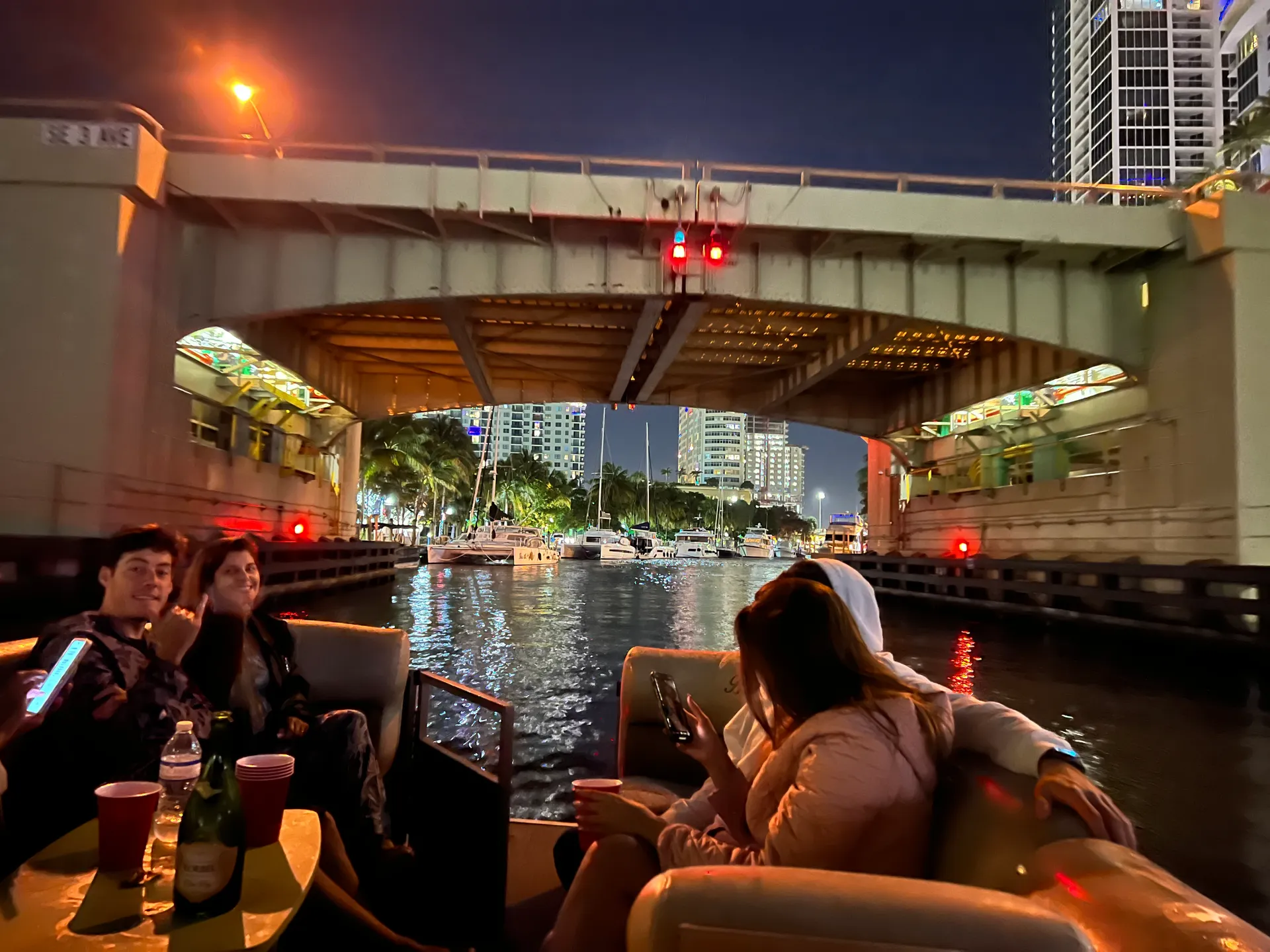 Comfortable and spacious 28’ Pontoon 