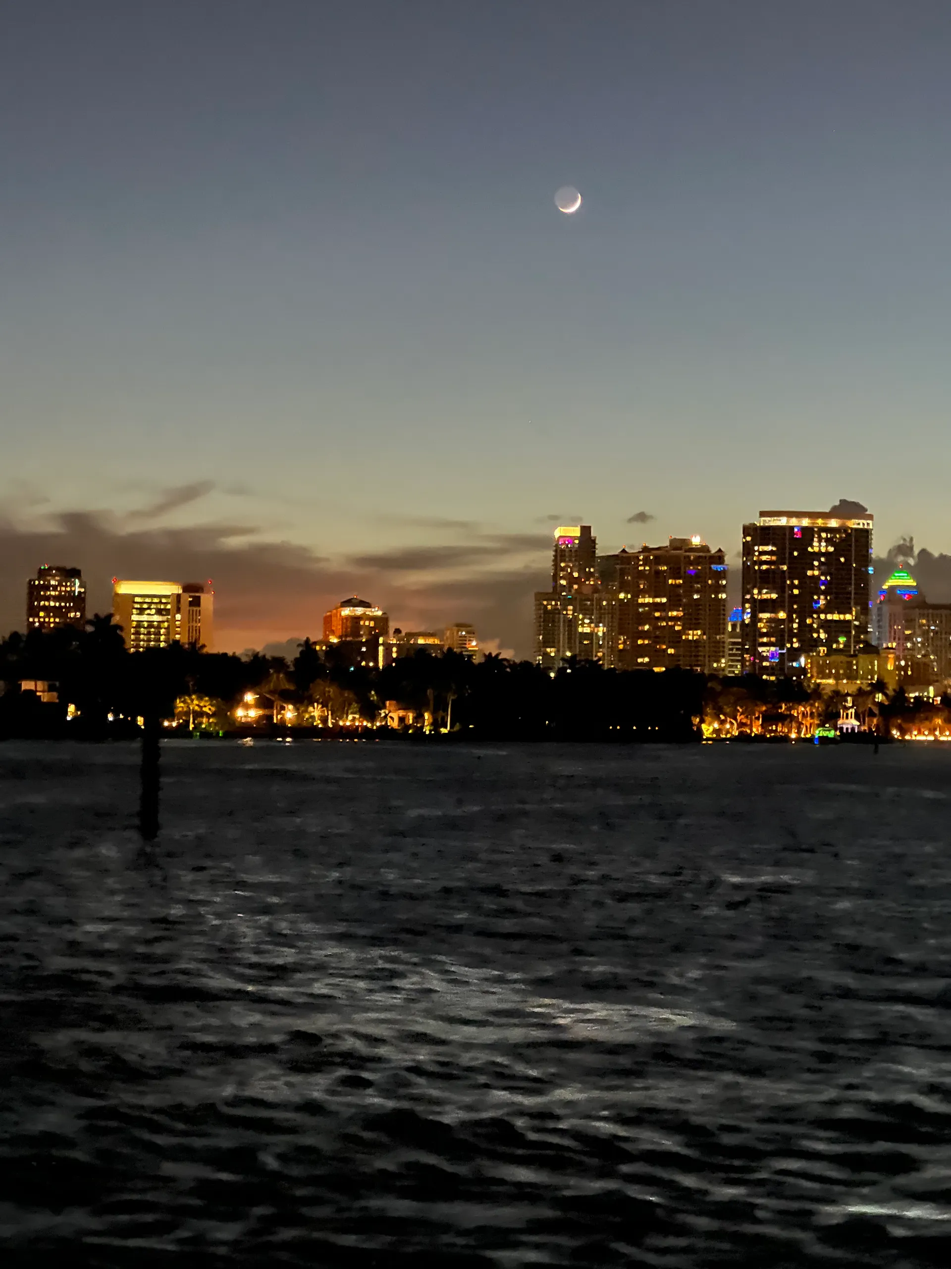 Comfortable and spacious 28’ Pontoon 