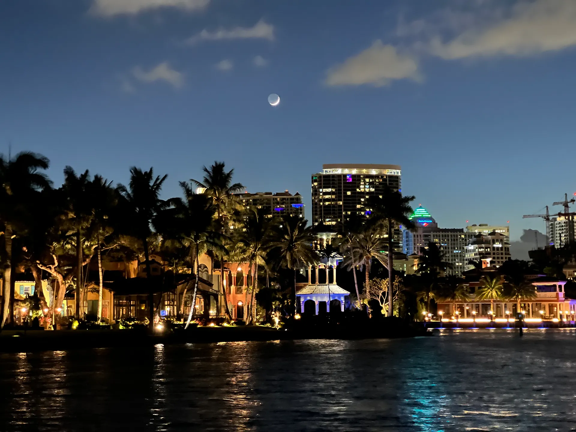 Comfortable and spacious 28’ Pontoon 