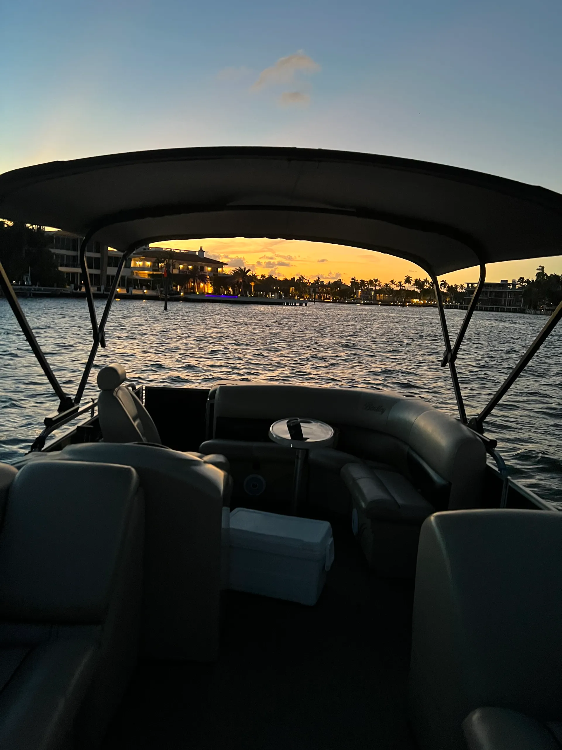 Comfortable and spacious 28’ Pontoon 