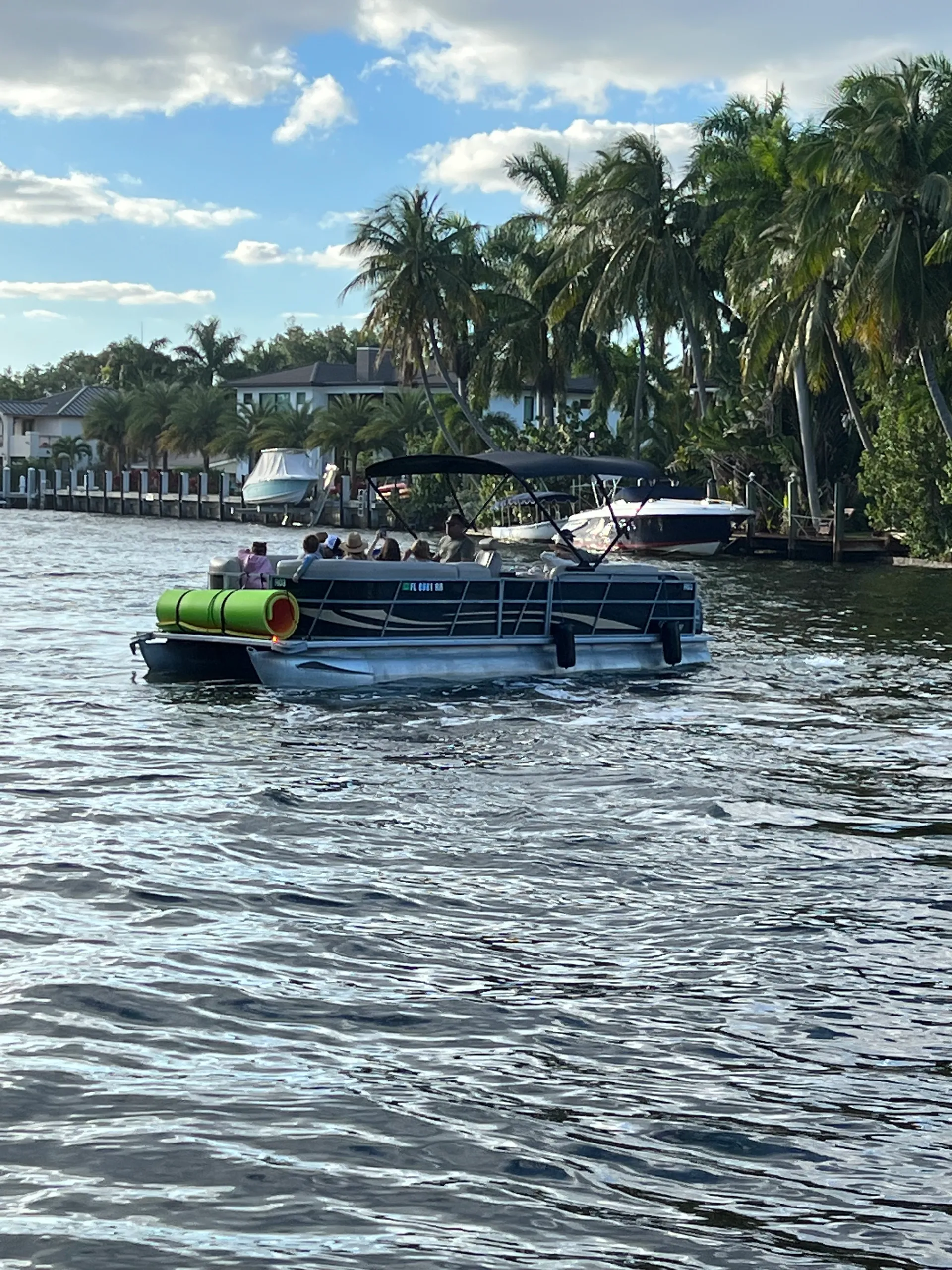 Comfortable and spacious 28’ Pontoon 