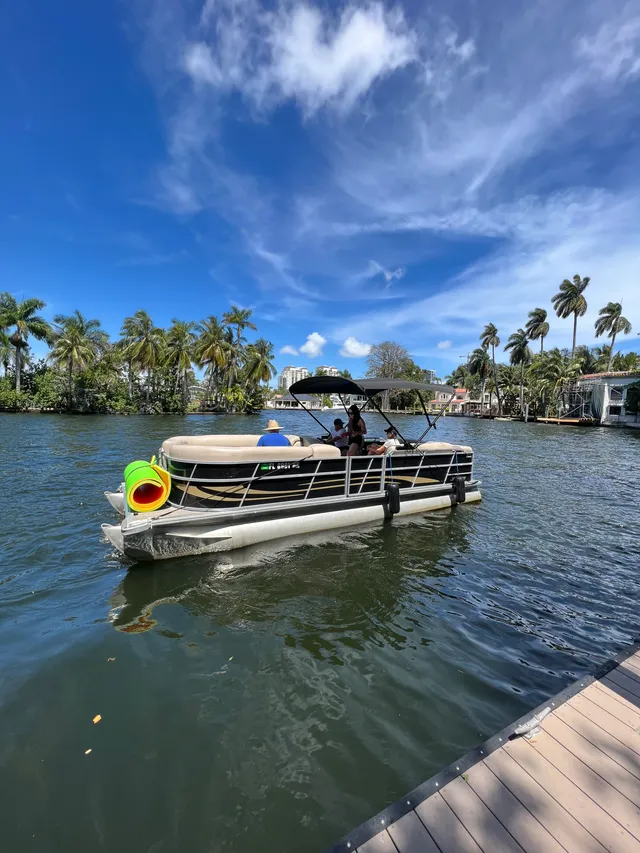 Rent a ENCORE BENTLEY pontoon in Fort Lauderdale, FL near me