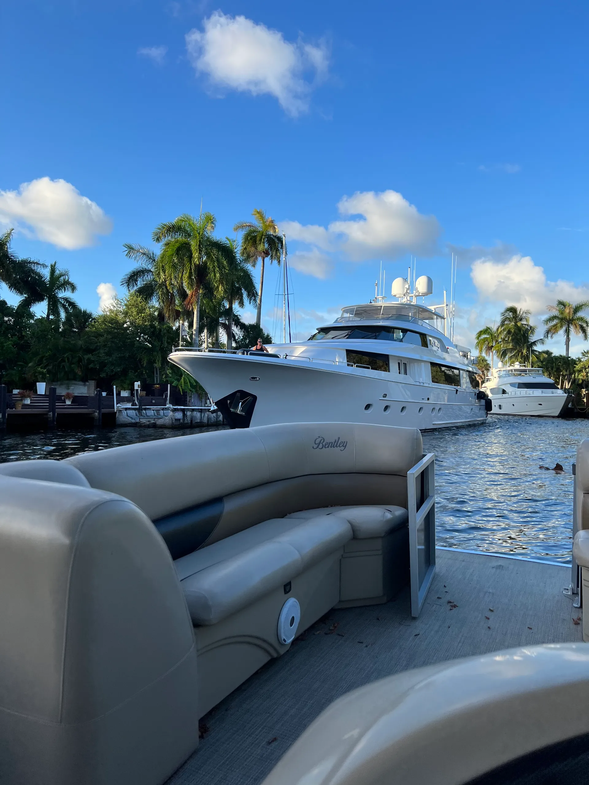 Comfortable and spacious 28’ Pontoon 