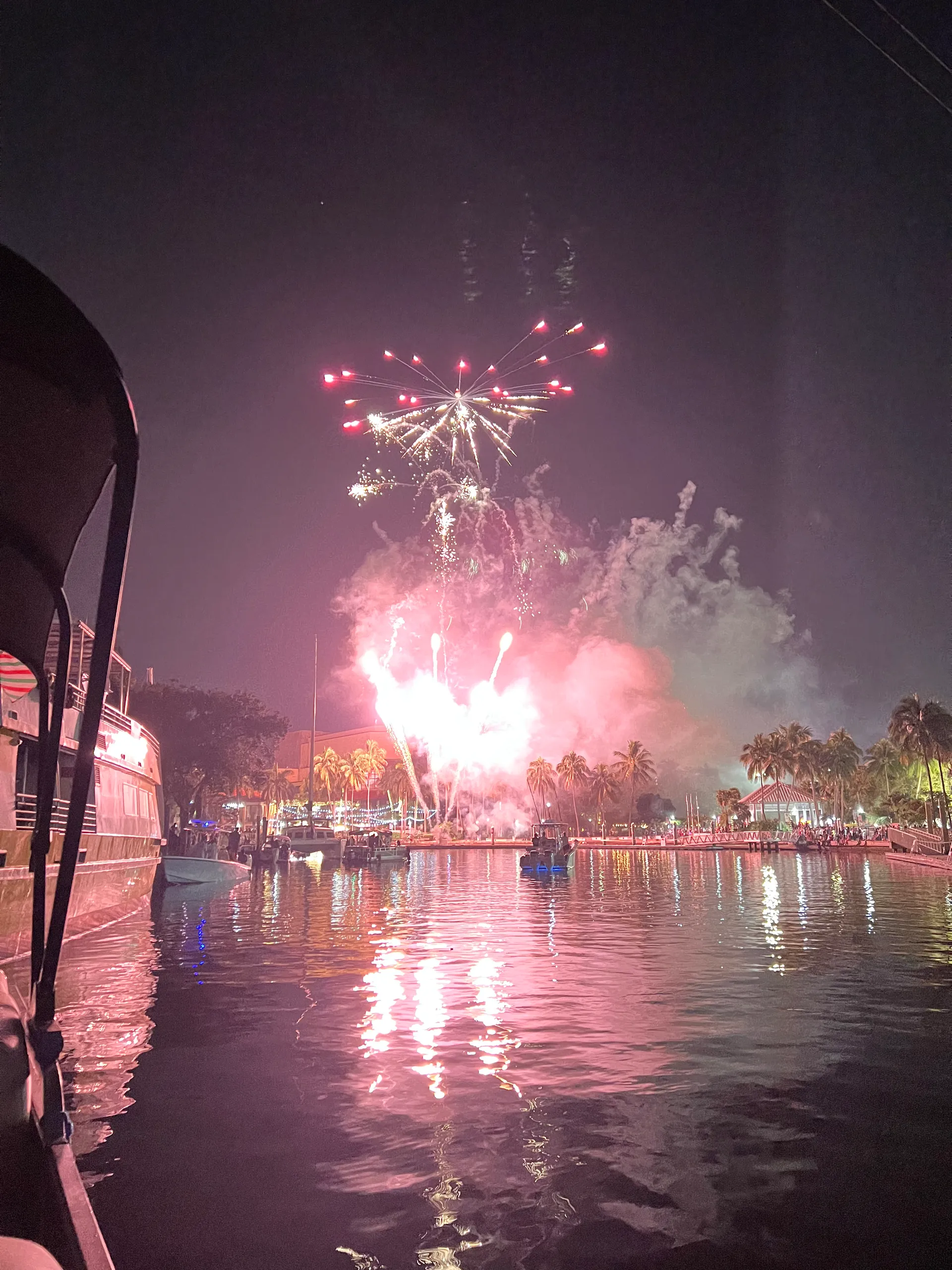 Comfortable and spacious 28’ Pontoon 