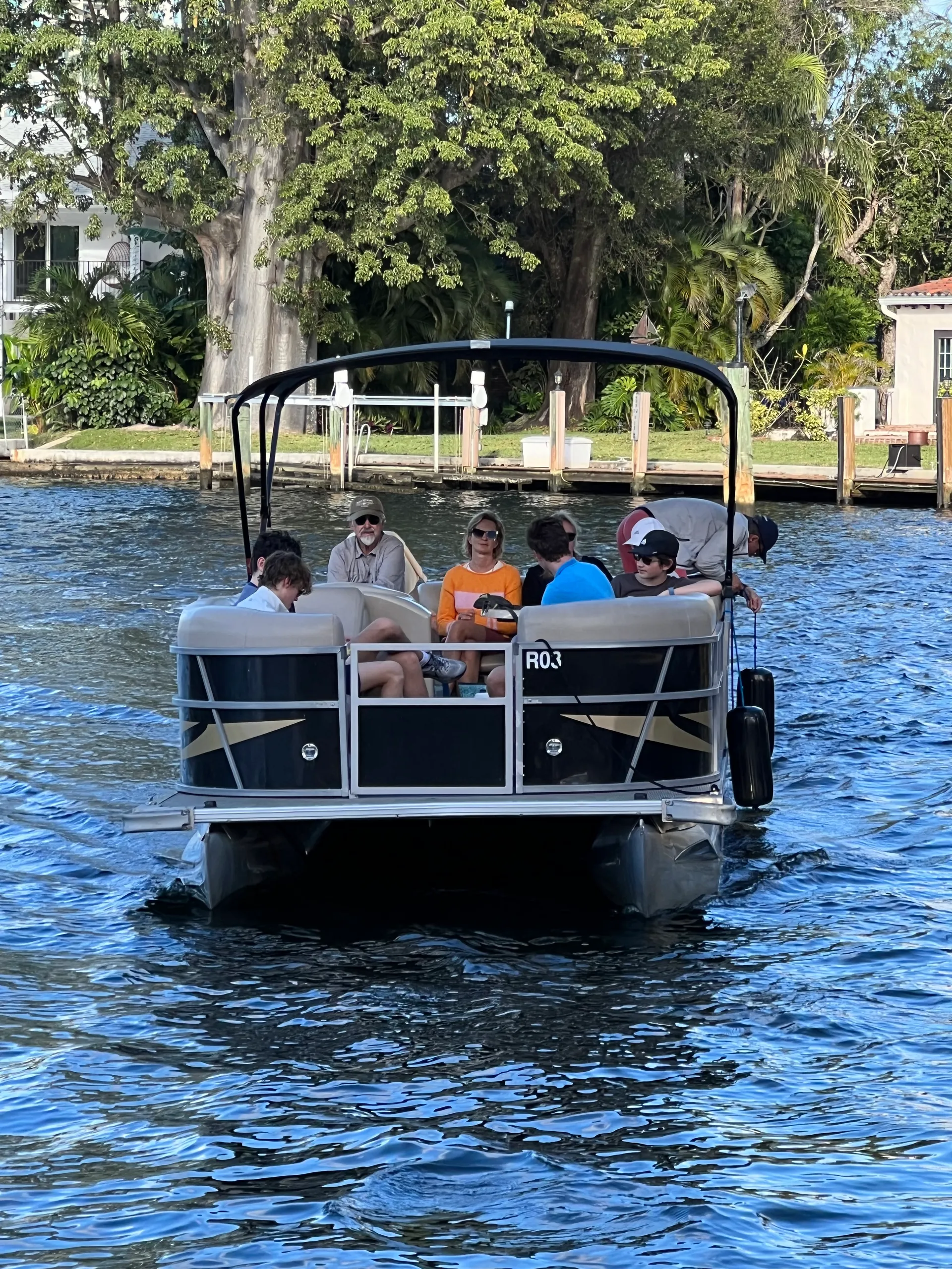 Comfortable and spacious 28’ Pontoon 