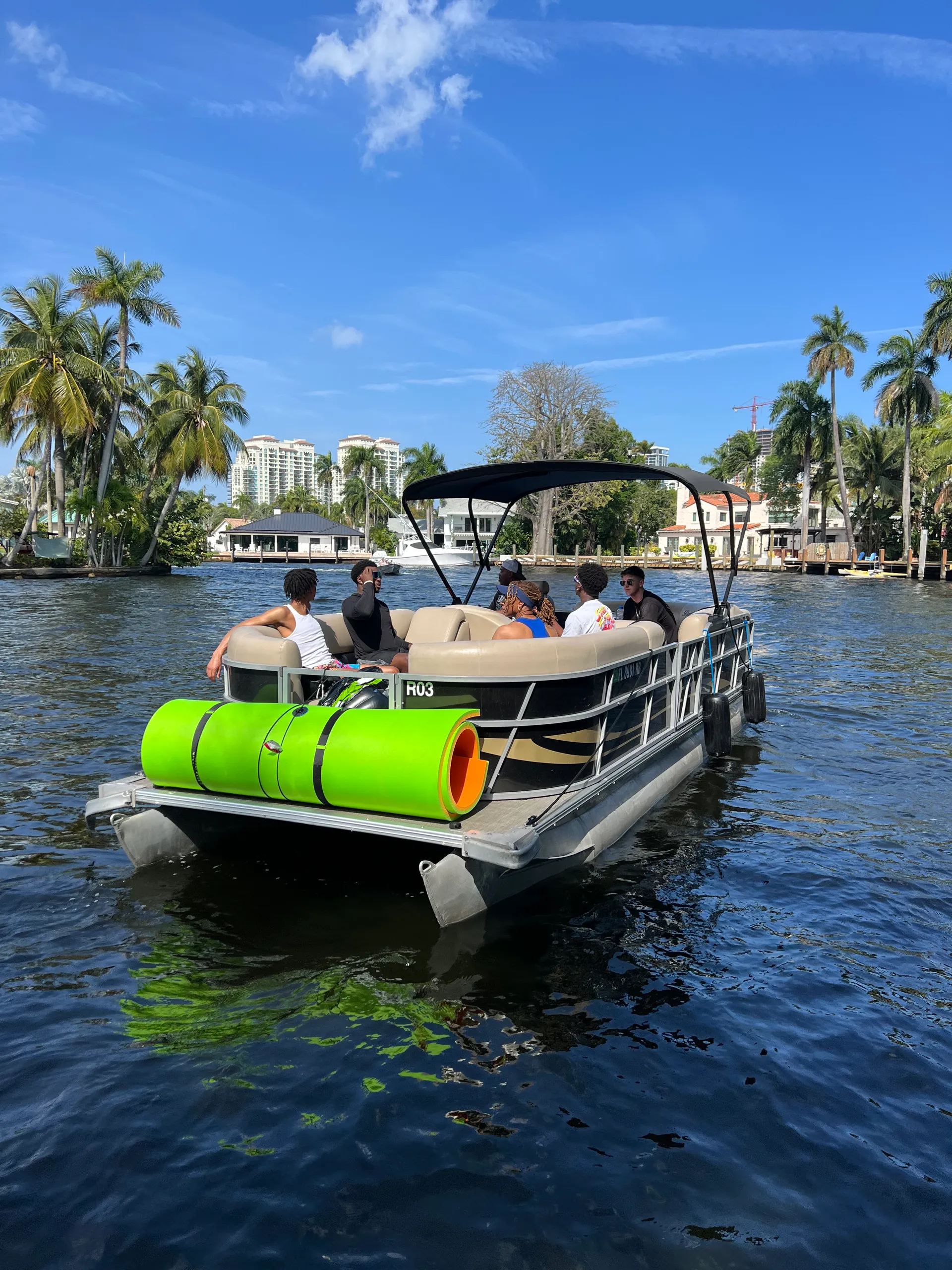 Comfortable and spacious 28’ Pontoon 