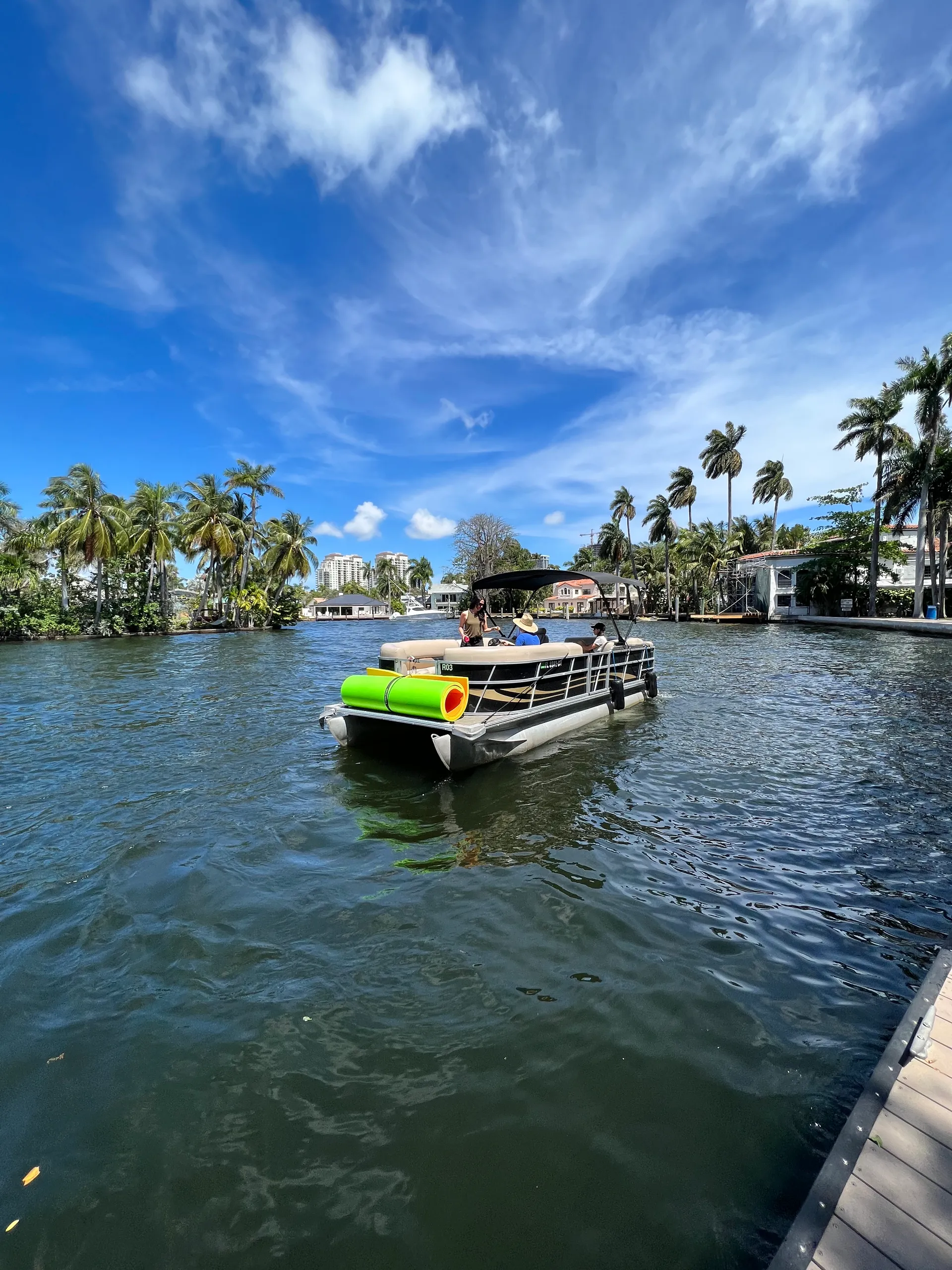 Comfortable and spacious 28’ Pontoon 