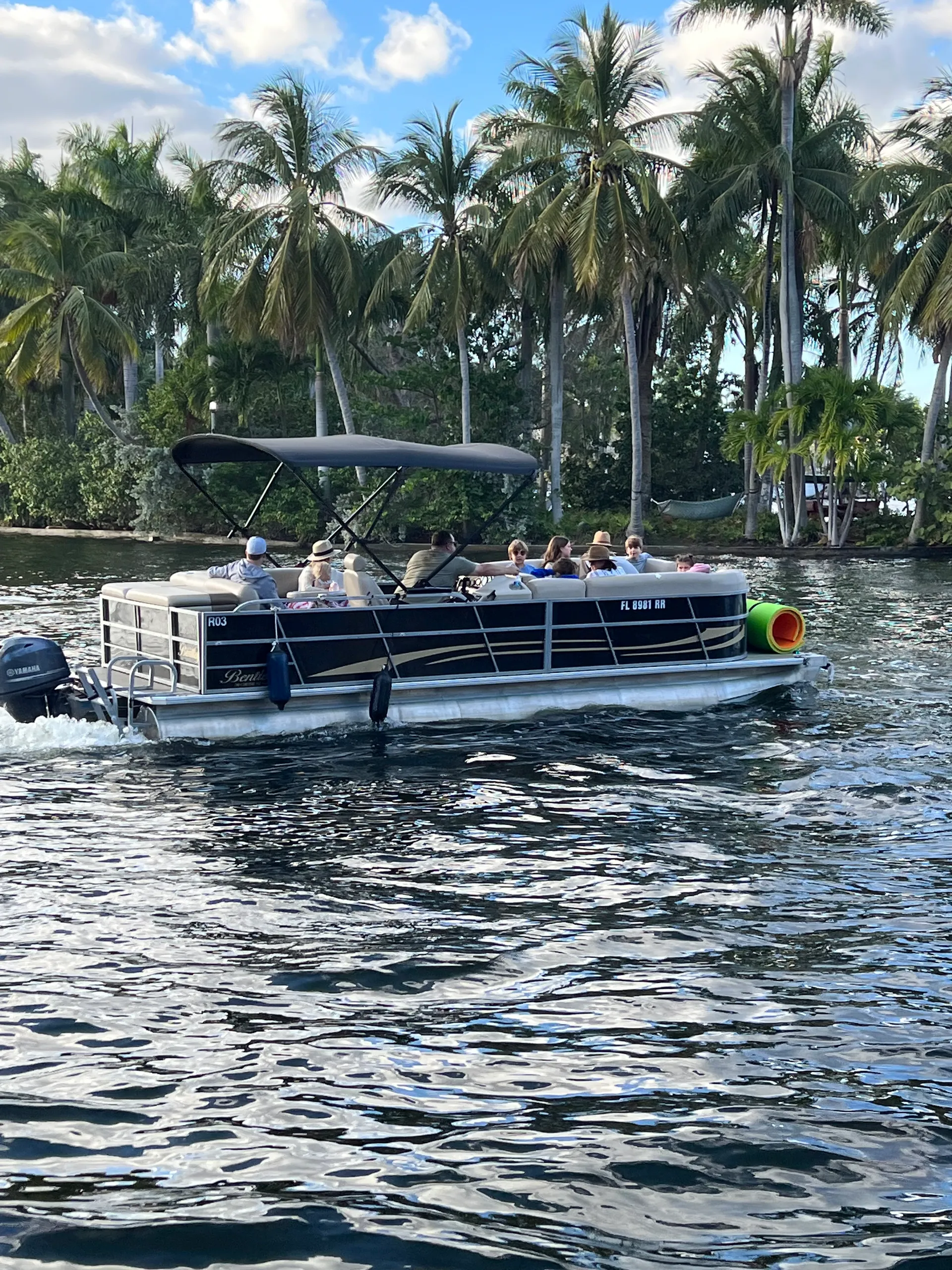 Comfortable and spacious 28’ Pontoon 