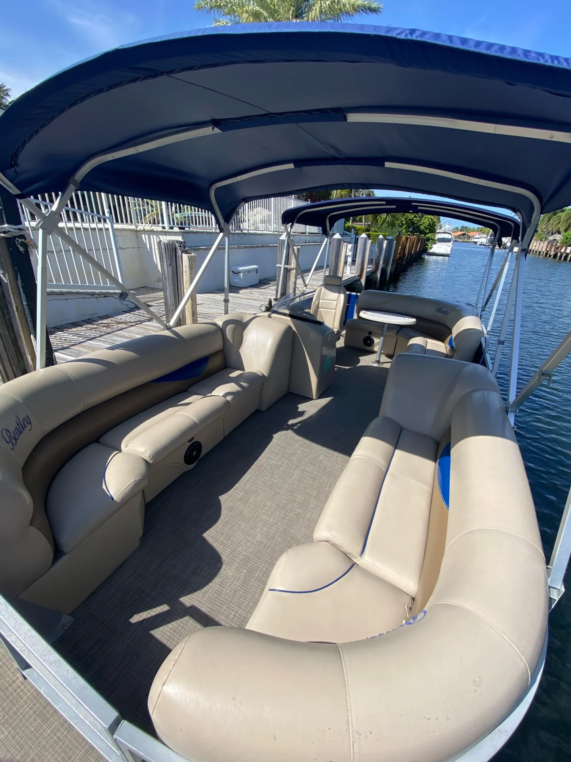 ENCORE BENTLEY BENTLEY ENCORE 240 CRUISE in Fort Lauderdale, FL — photo 5