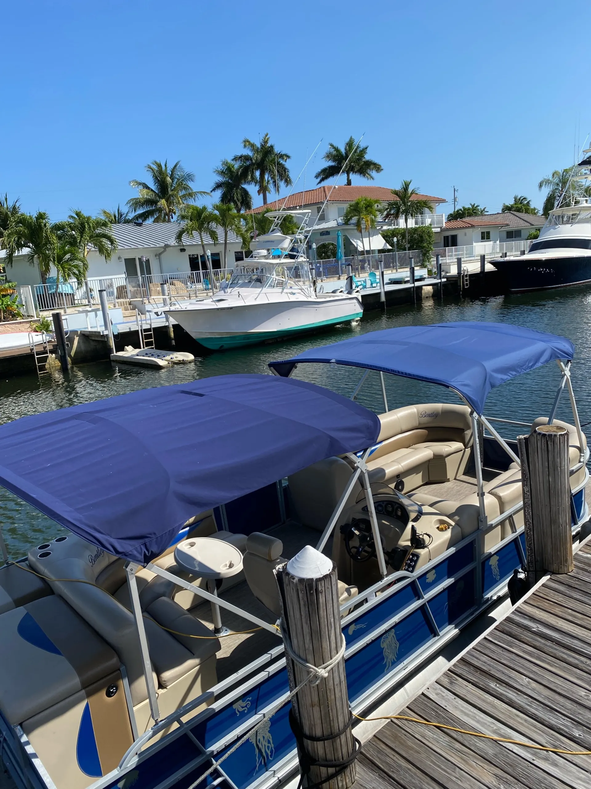 ENCORE BENTLEY BENTLEY ENCORE 240 CRUISE in Fort Lauderdale, FL — photo 4