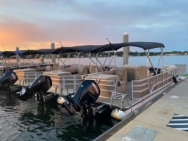 Rent a Bentley pontoon in Fort Walton Beach, FL near me