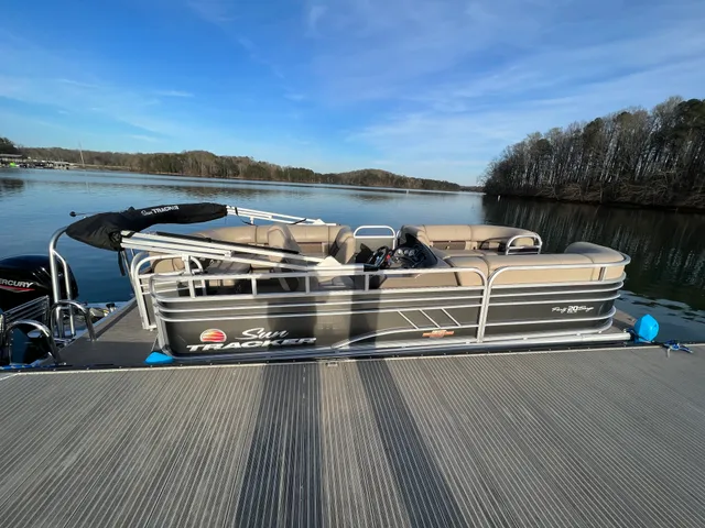 Rent a SUN TRACKER pontoon in Cumming, GA near me