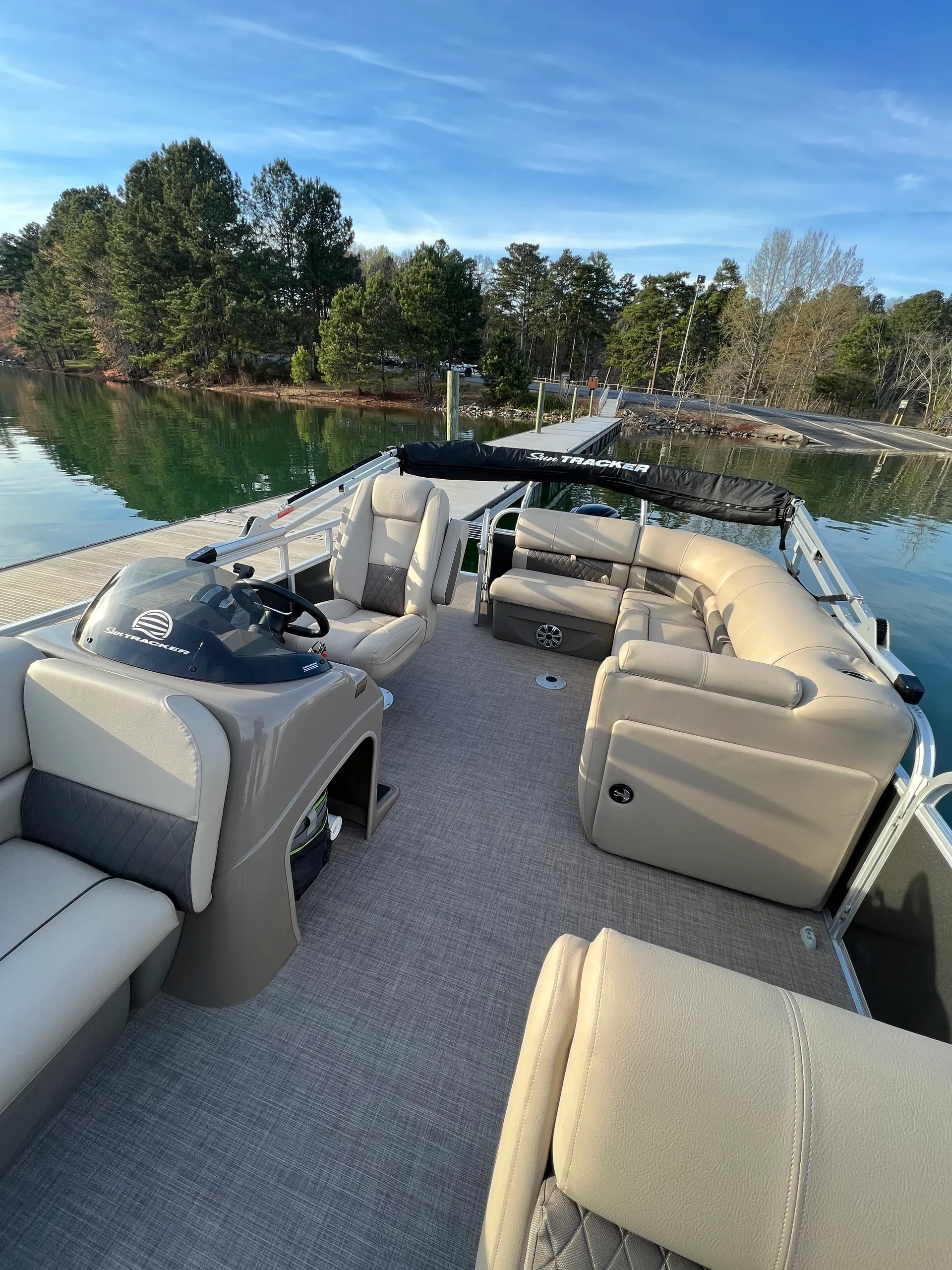 2023 Suntracker 20’ Party Barge Pontoon, dogs allowed!