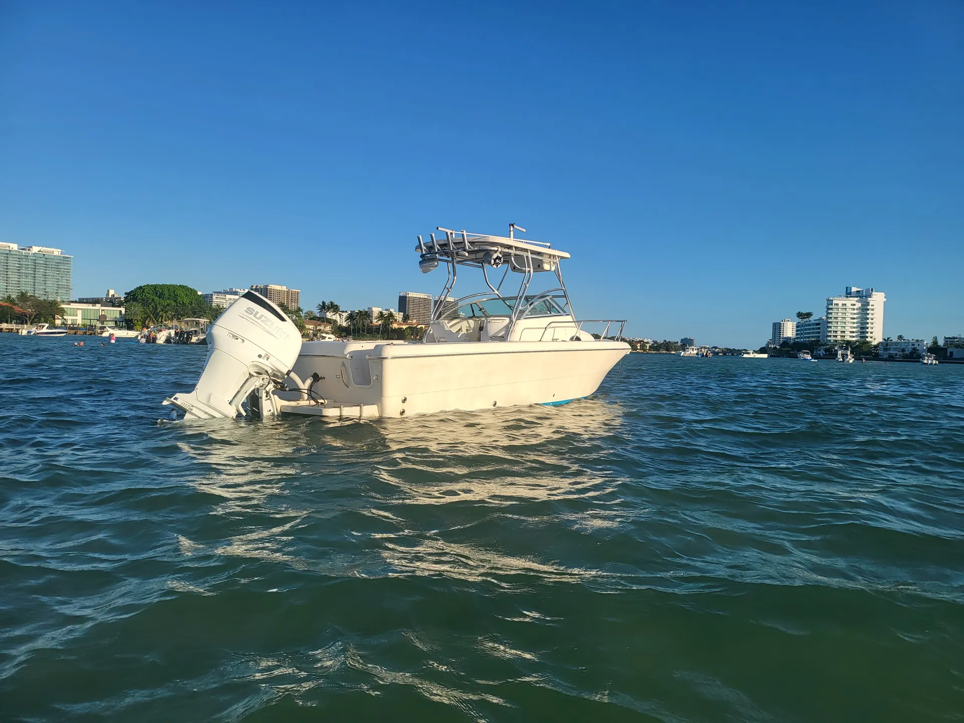 Pro-Line Boats 241 Walkaround in Biscayne Park, FL — photo 2