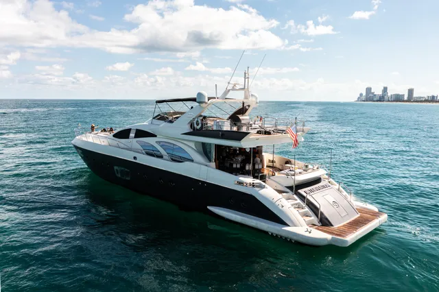 Rent a Azimut mega yacht in Aventura, FL near me