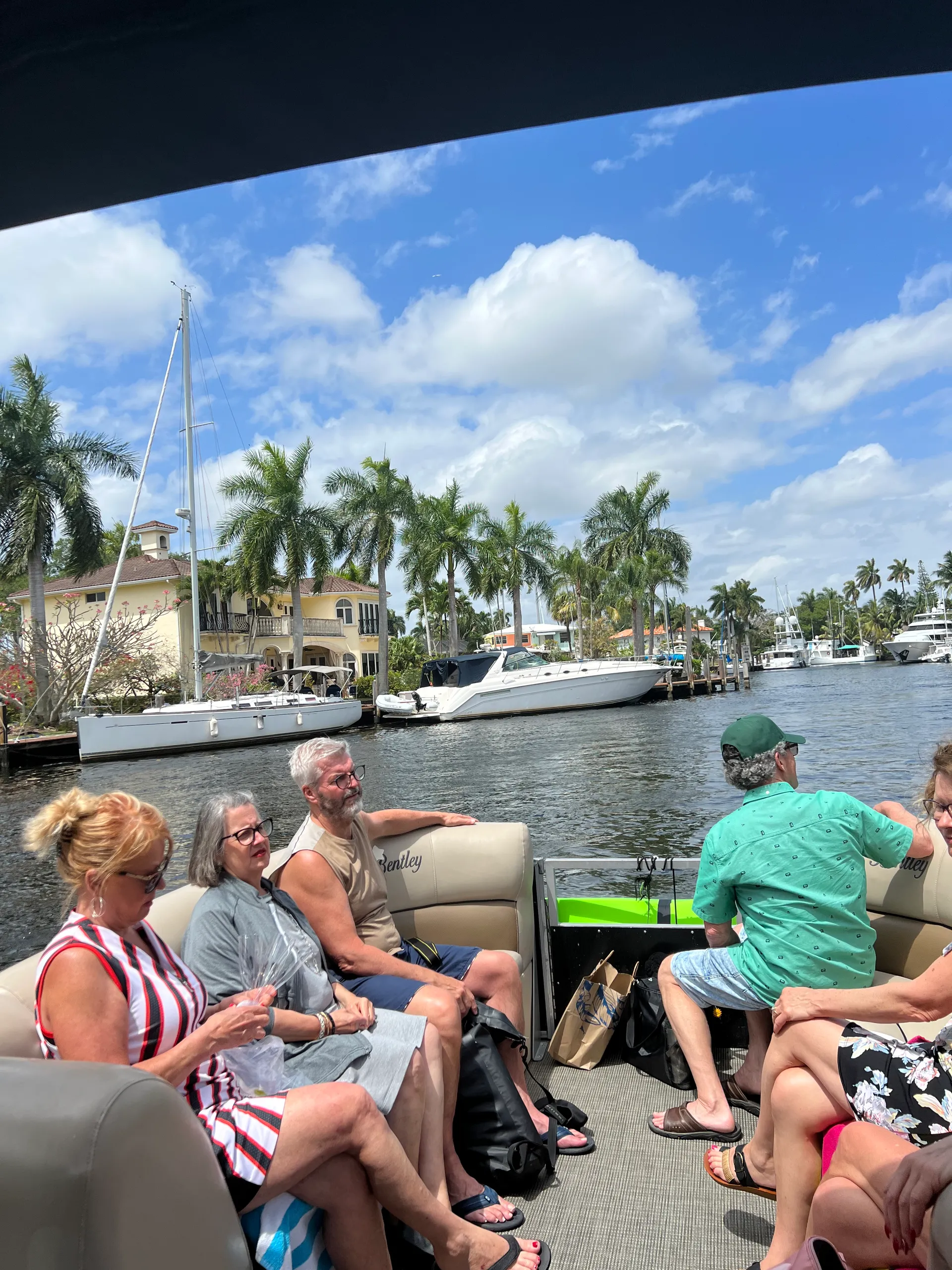 Comfortable and spacious 28’ Pontoon 