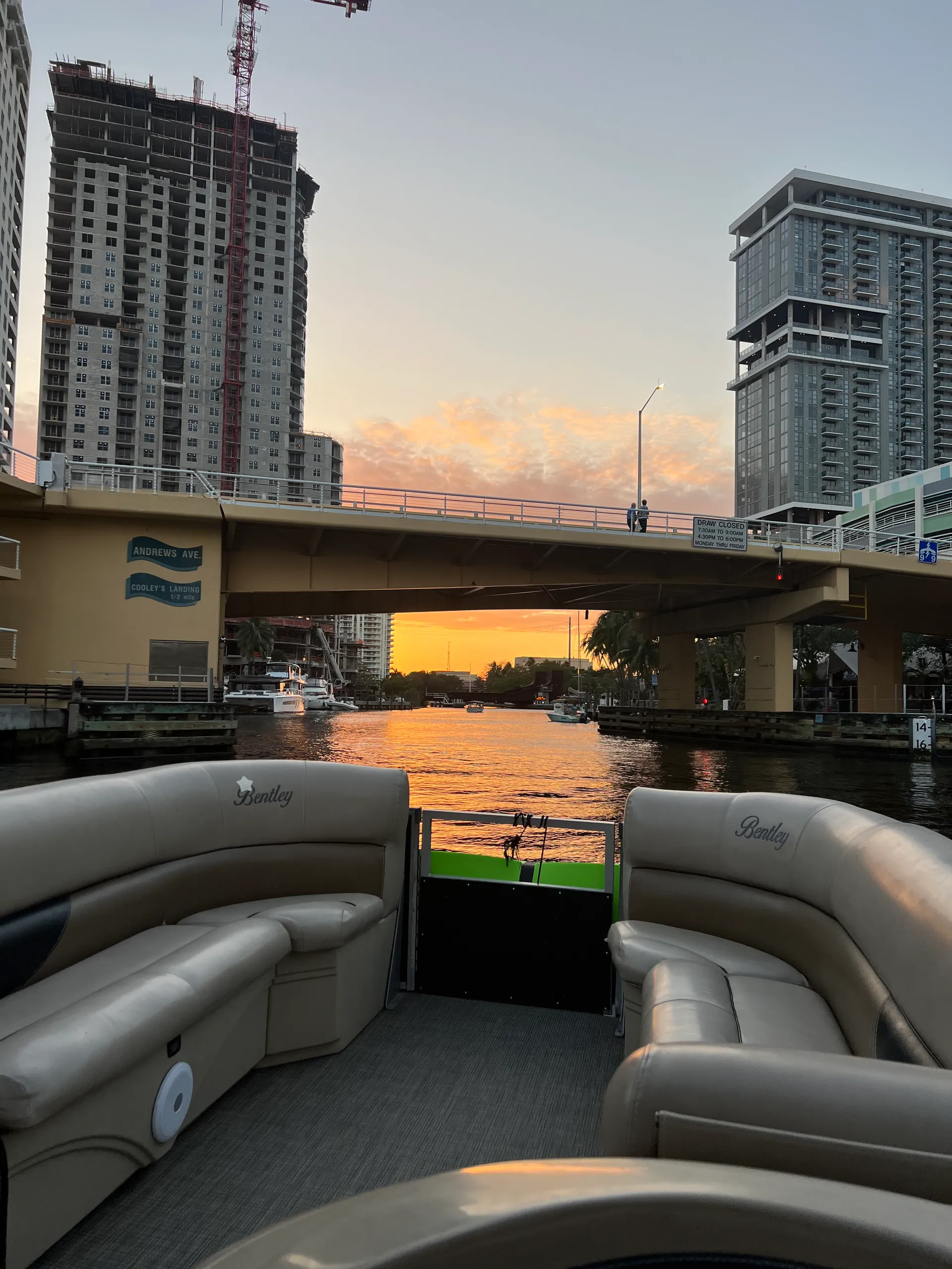 Comfortable and spacious 28’ Pontoon 