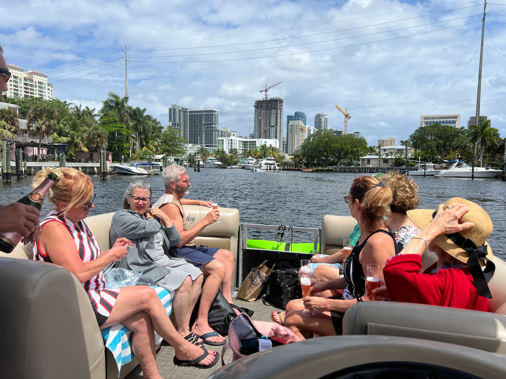 Comfortable and spacious 28’ Pontoon 