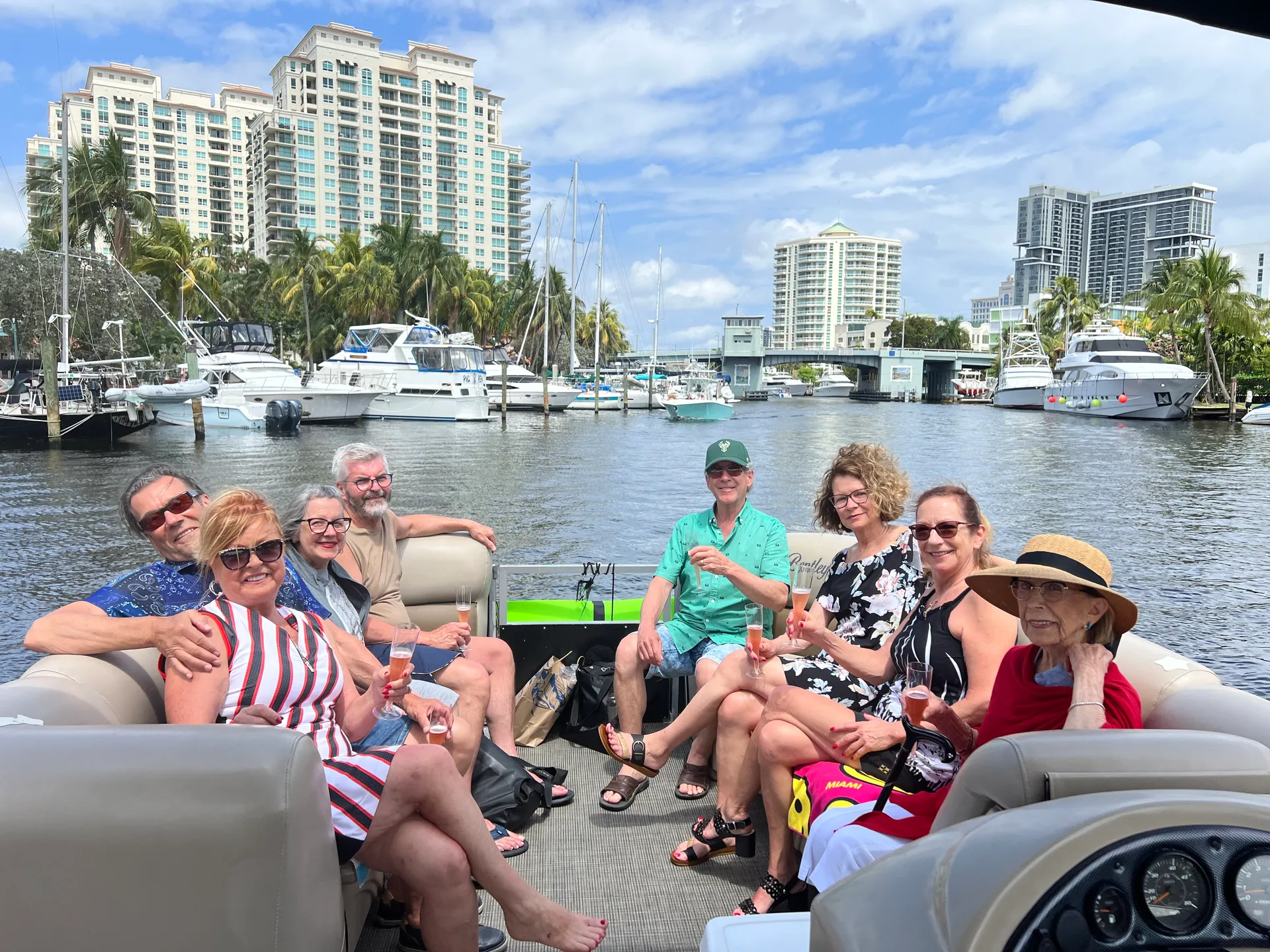 Comfortable and spacious 28’ Pontoon 
