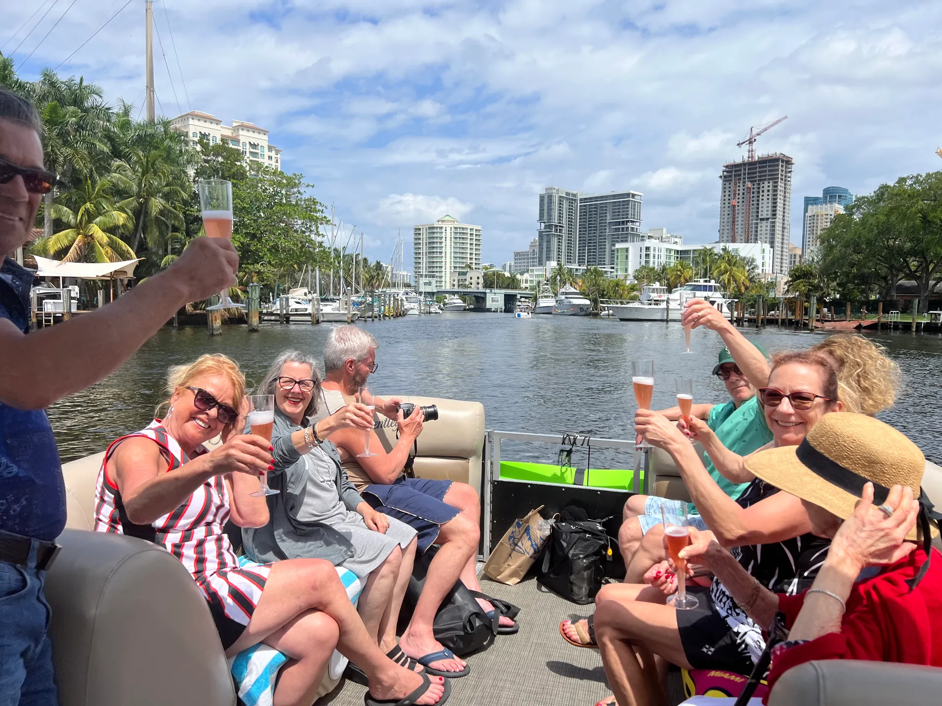 Comfortable and spacious 28’ Pontoon 